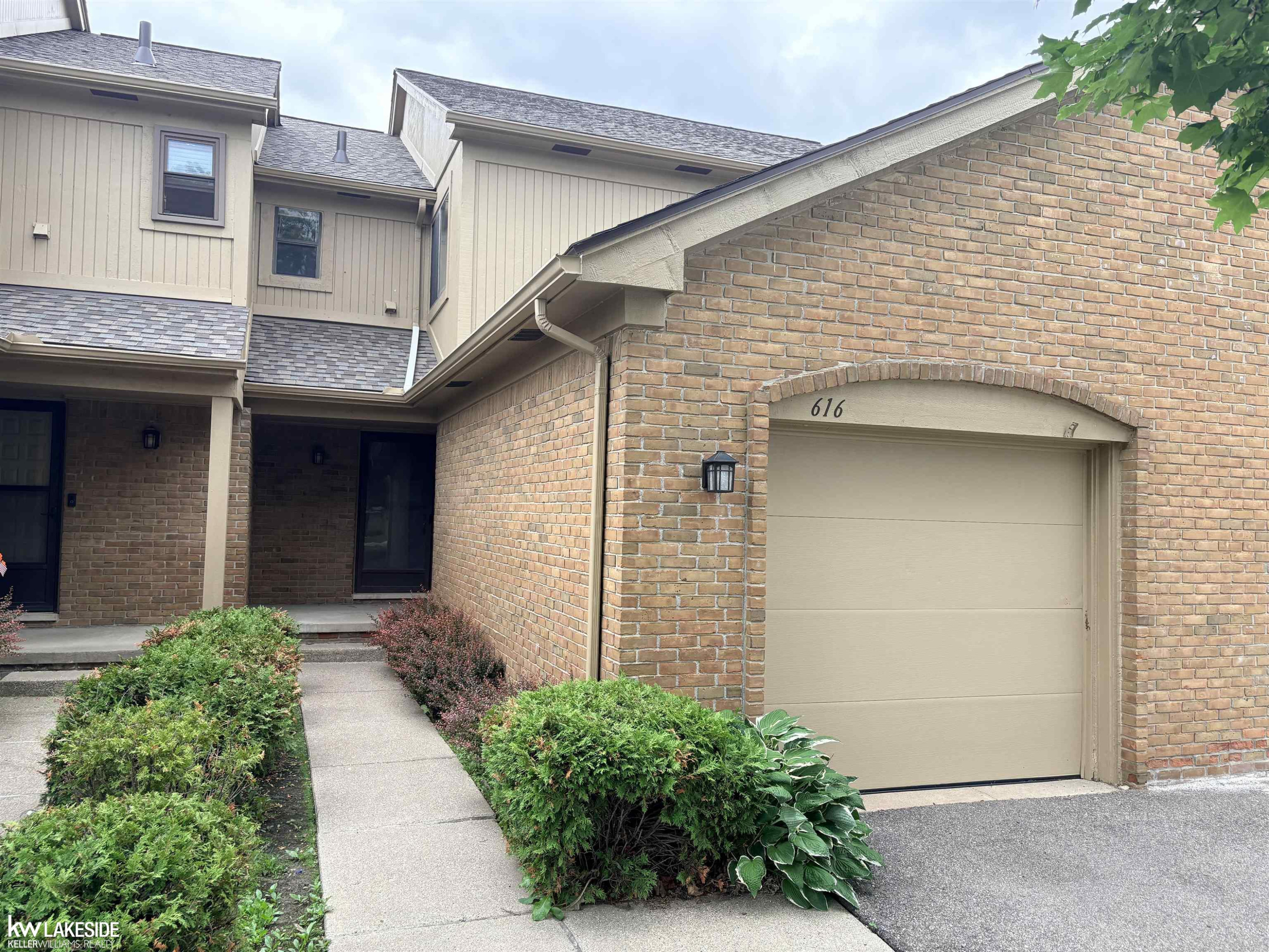 616 byron ct Road, Rochester, MI 48307
