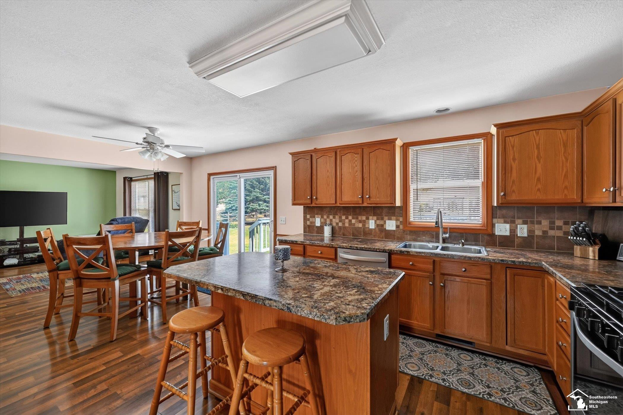 9078 Village Meadows Drive, Temperance, MI 48182 — Photo 13