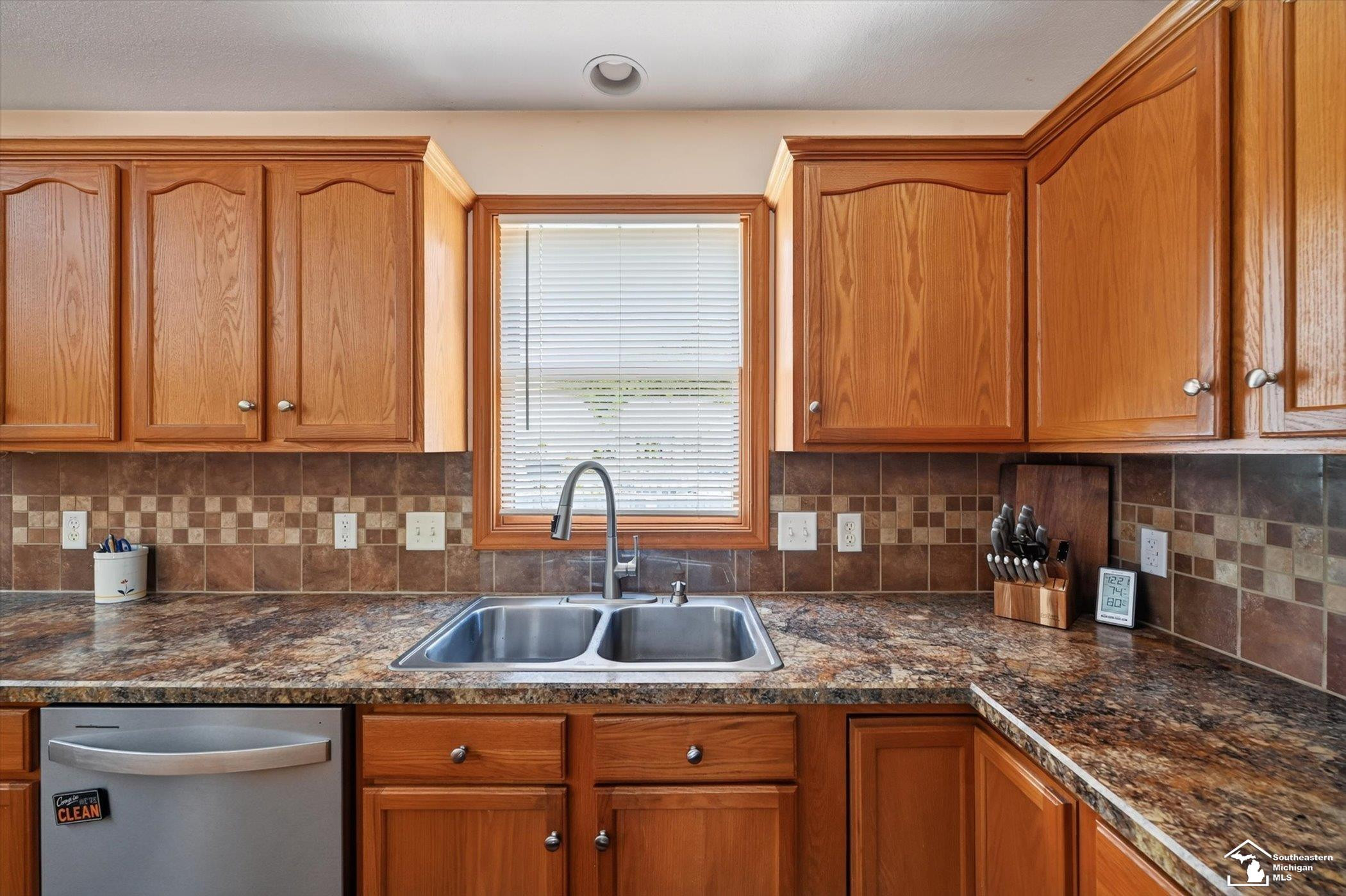 9078 Village Meadows Drive, Temperance, MI 48182 — Photo 14