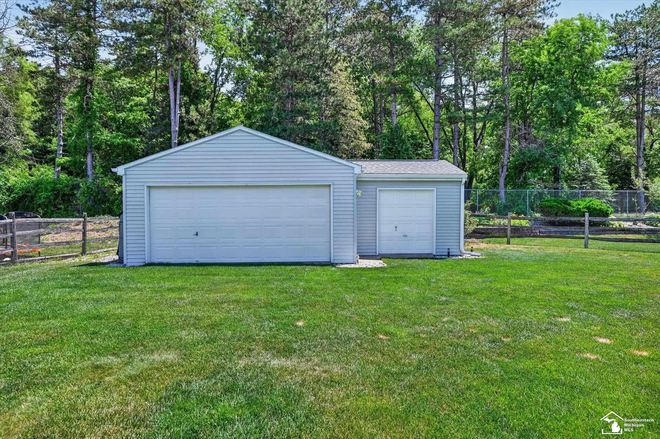 9078 Village Meadows Drive, Temperance, MI 48182 — Photo 42