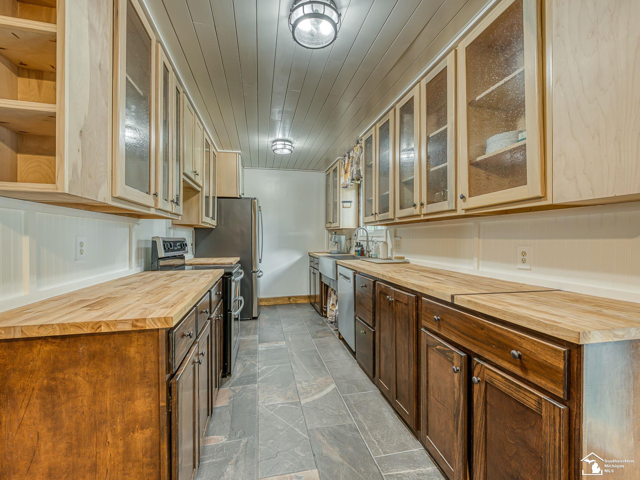 10937 Armstrong Road, MI — Photo 17