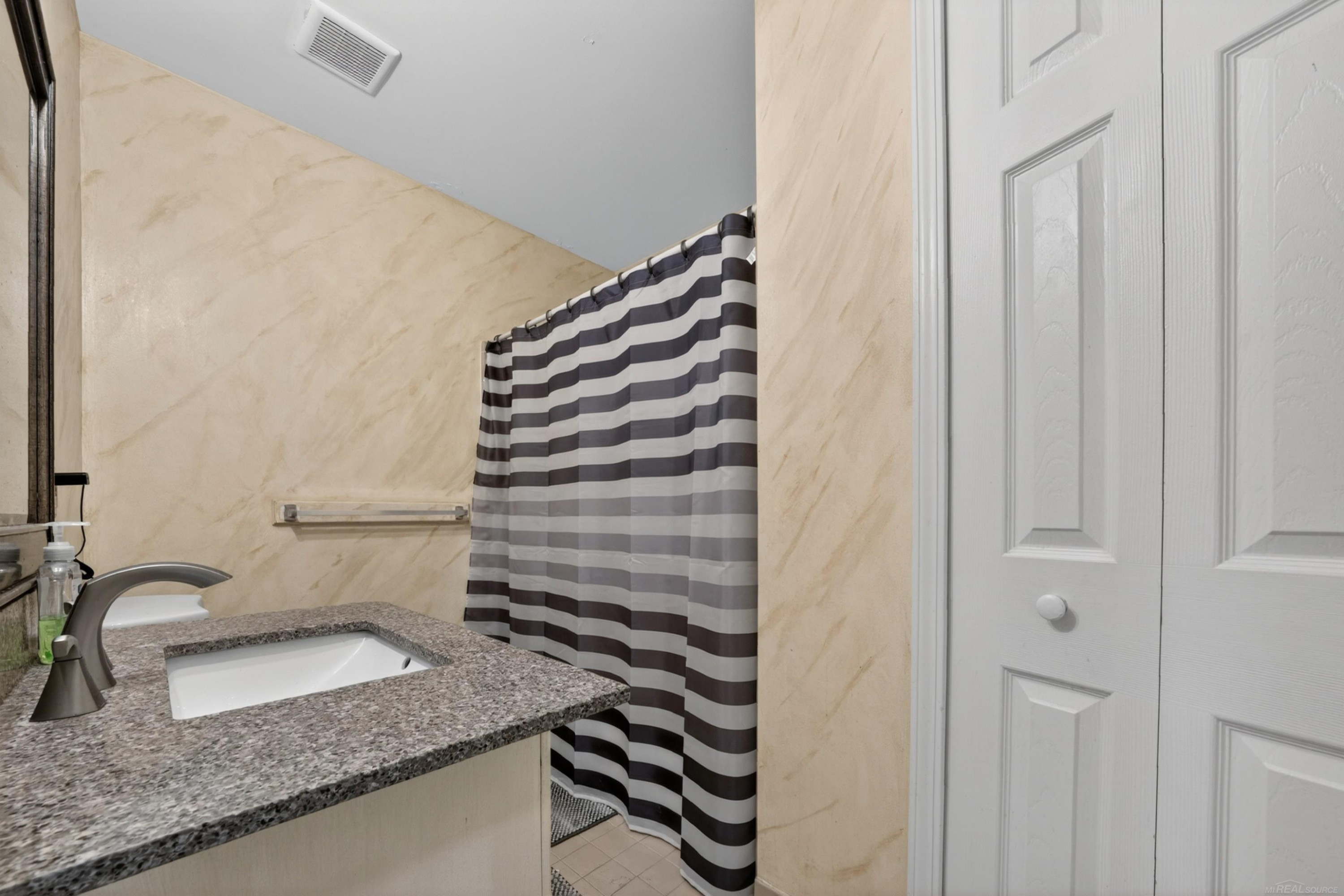 41933 King Edward Court, Clinton Twp, MI 48038 — Photo 17