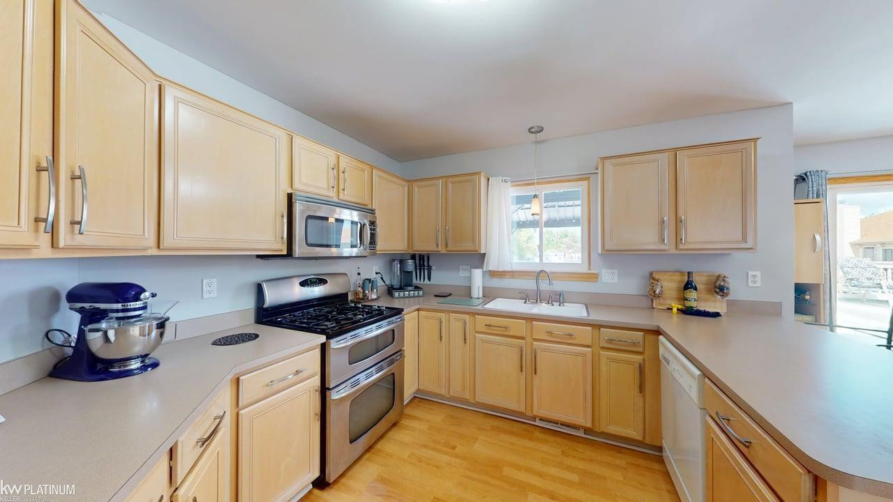 53135 Cripple Creek Drive, MI 48047 — Photo 16