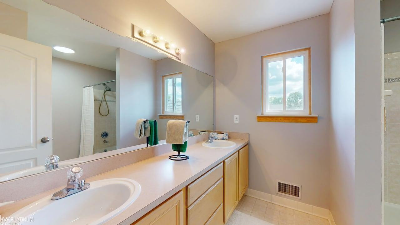 53135 Cripple Creek Drive, MI 48047 — Photo 33