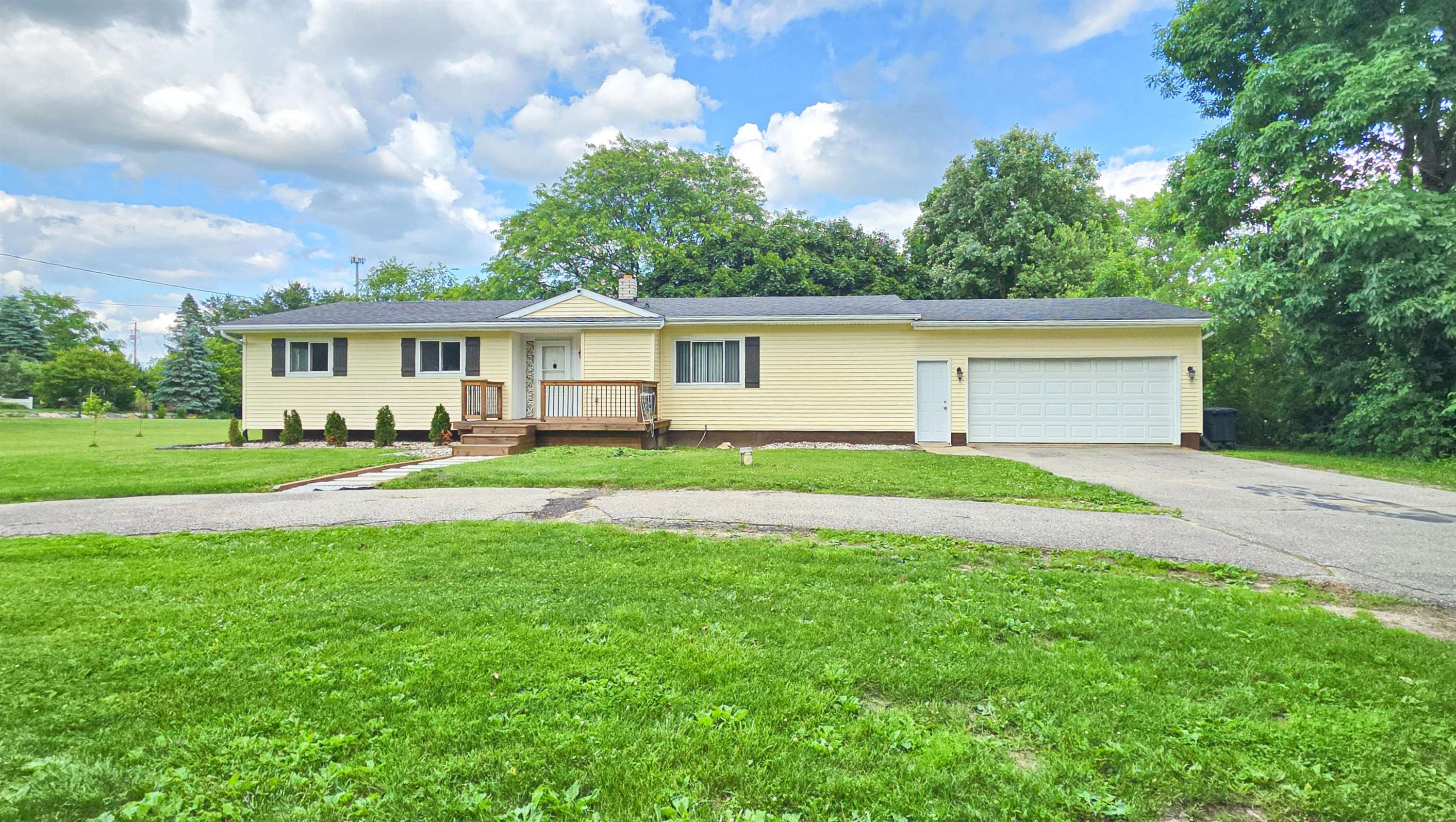4257 S State Road, Davison, MI 48423 — front exterior