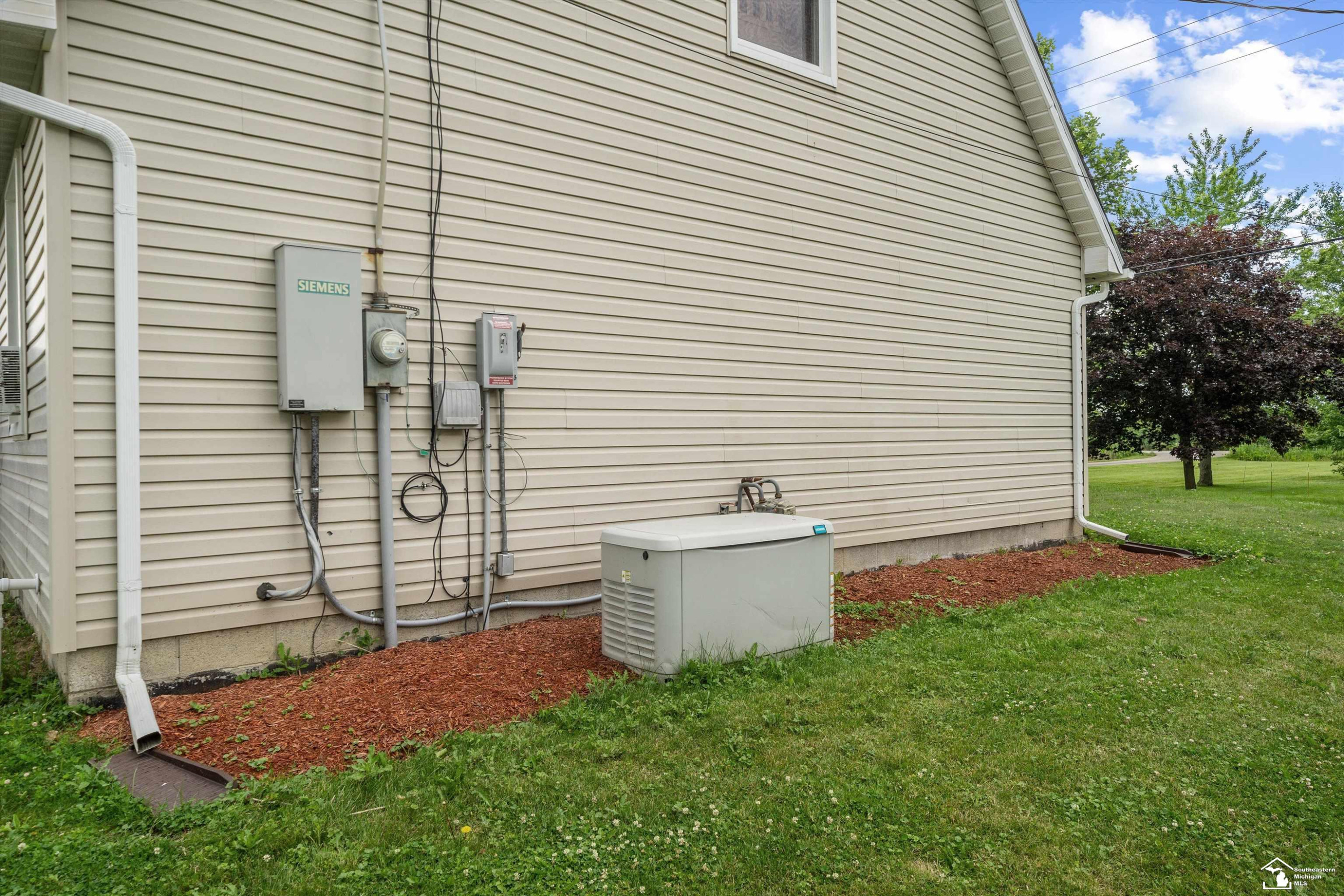 24677 WALTZ Road, New Boston, MI 48164 — Photo 54