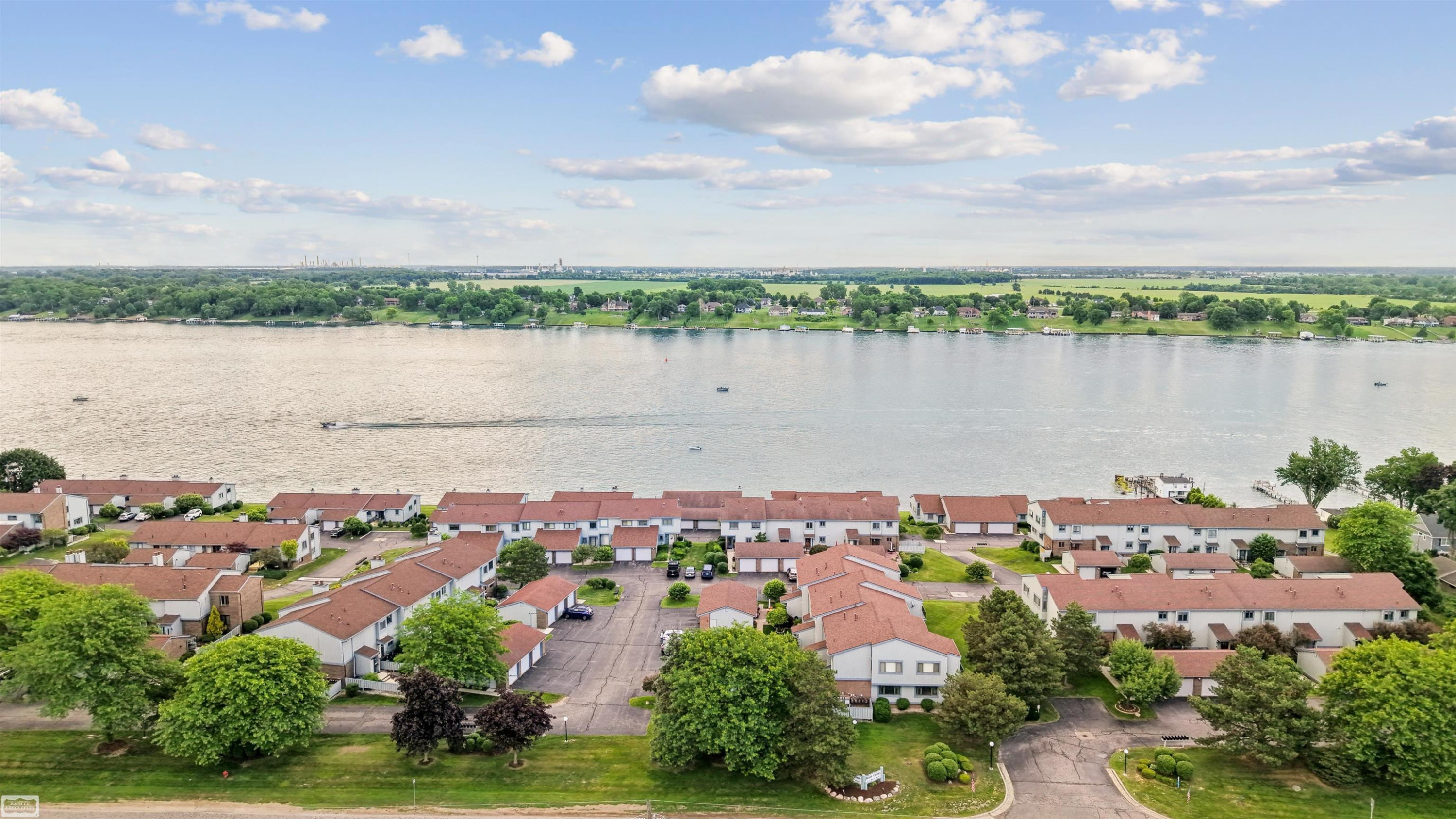 1715 River Road, MI 48079