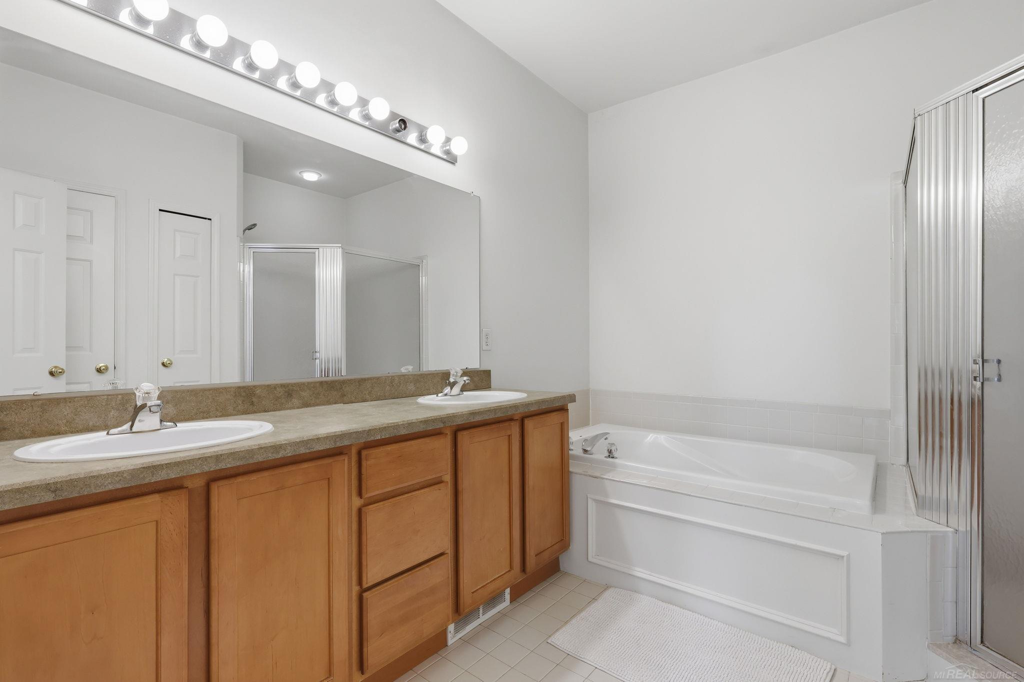 4048 Summerfield Drive, Troy, MI 48085 — Photo 7
