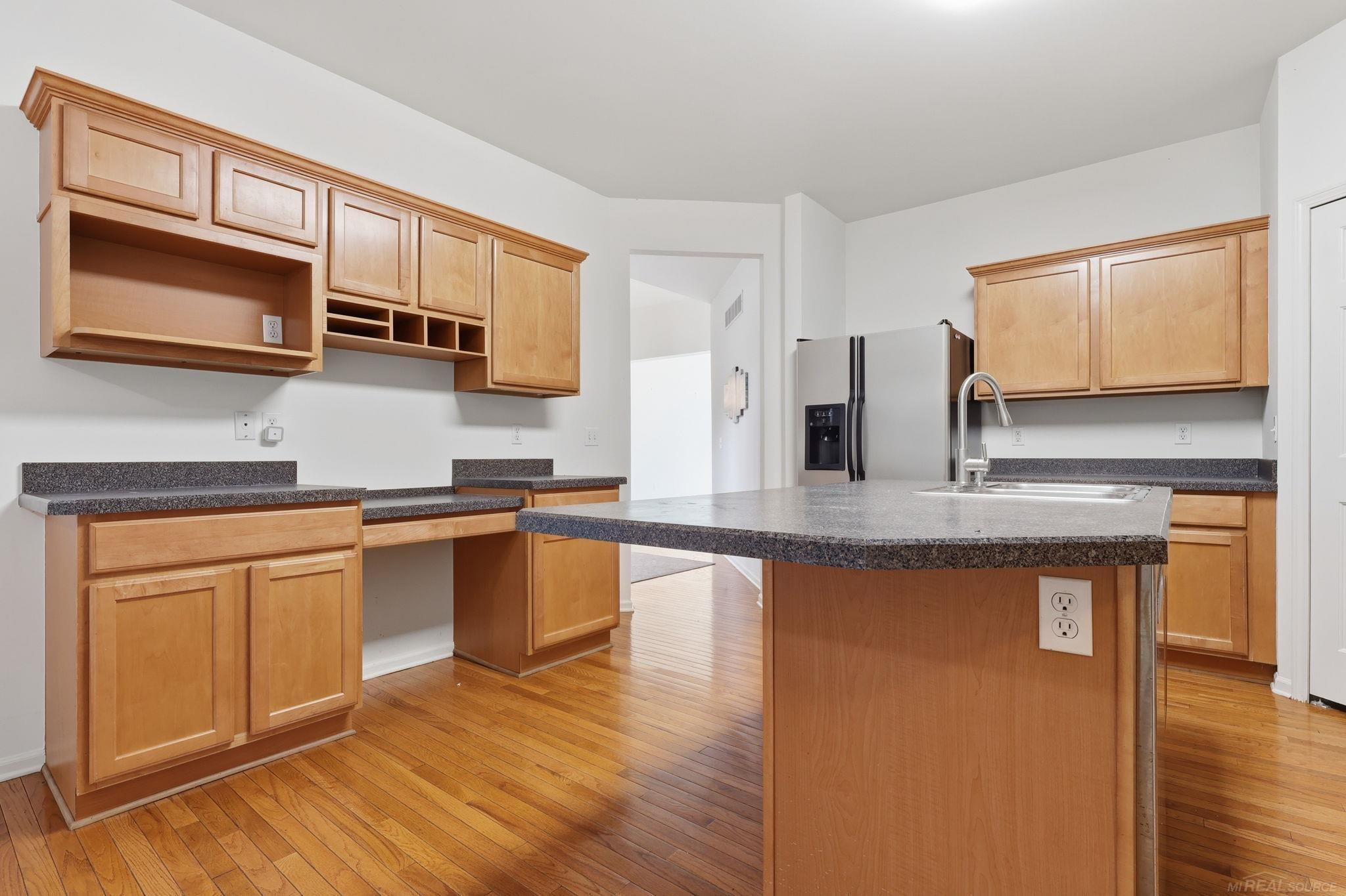 4048 Summerfield Drive, Troy, MI 48085 — Photo 9