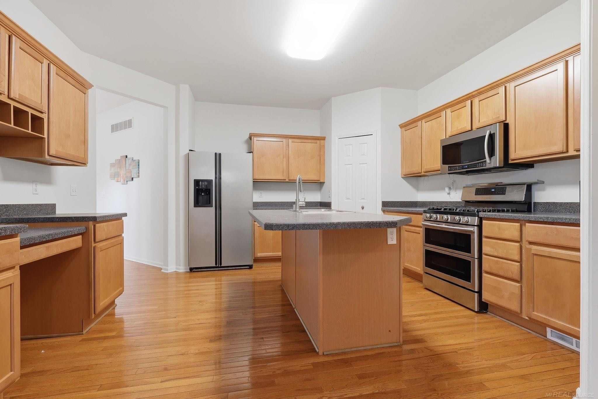 4048 Summerfield Drive, Troy, MI 48085 — Photo 10
