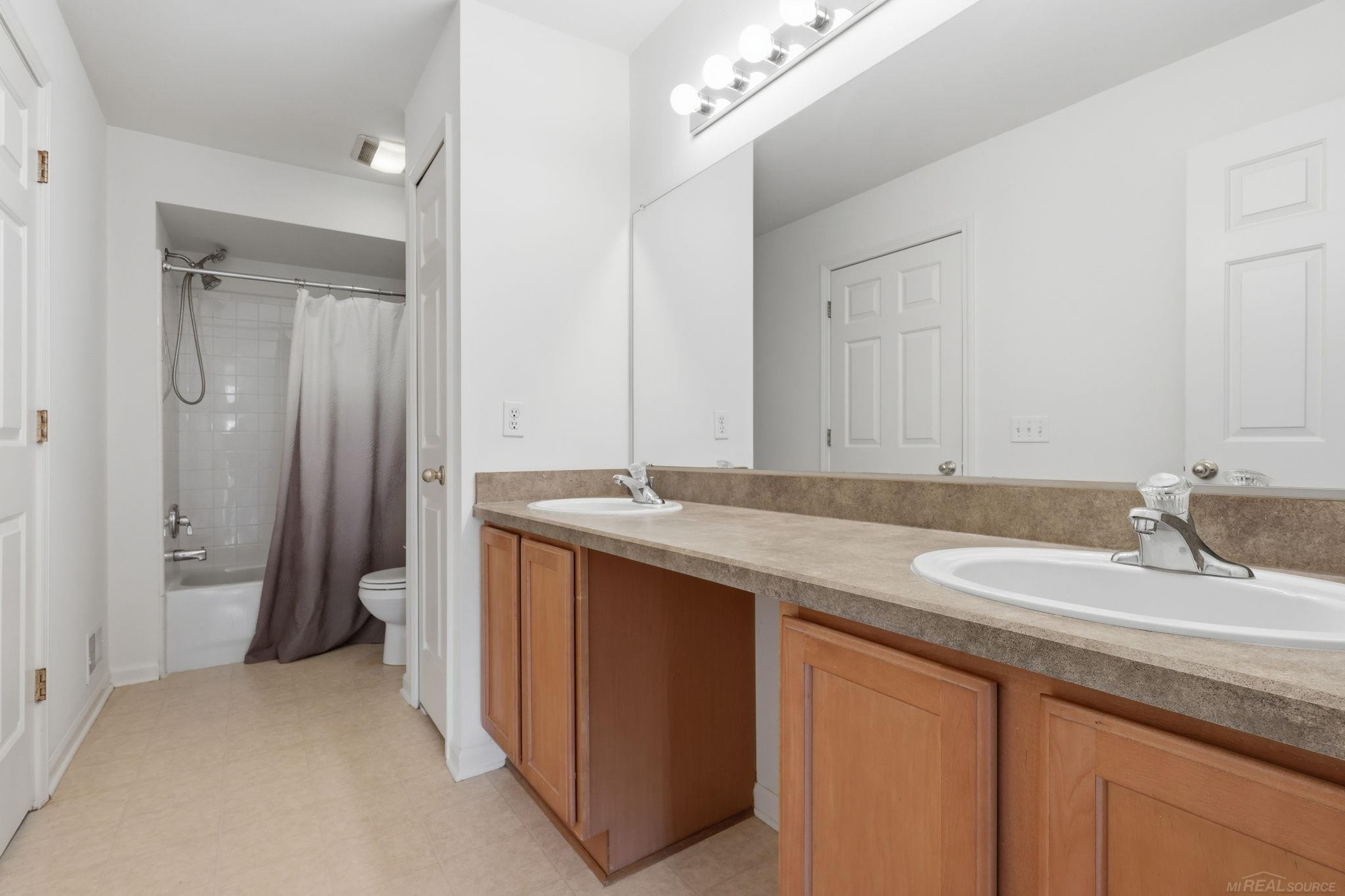 4048 Summerfield Drive, Troy, MI 48085 — Photo 18
