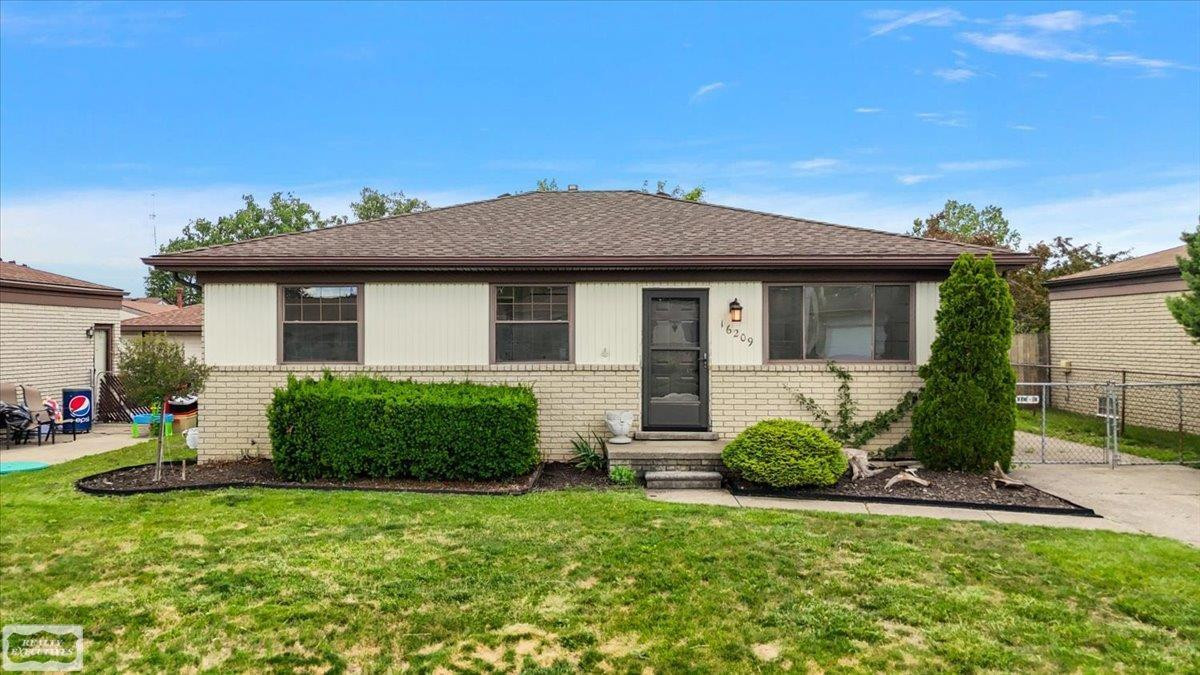 16209 Secretariat Street, Roseville, MI 48066 — Photo 2
