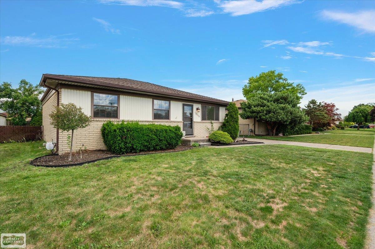16209 Secretariat Street, Roseville, MI 48066 — Photo 3