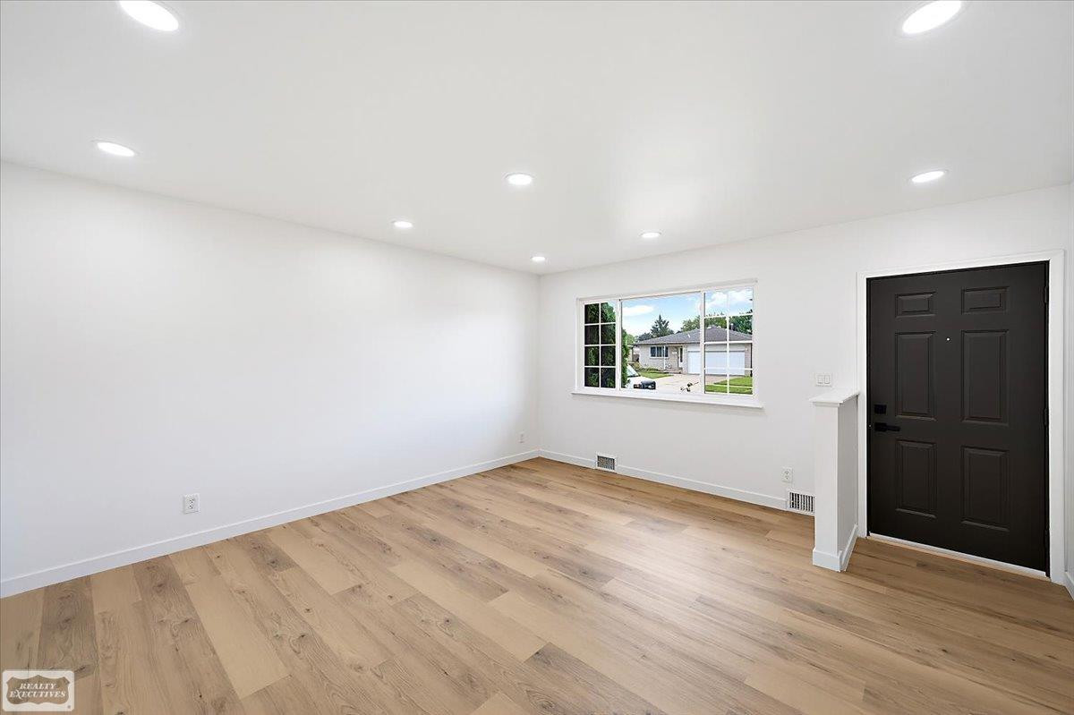 16209 Secretariat Street, Roseville, MI 48066 — Photo 5