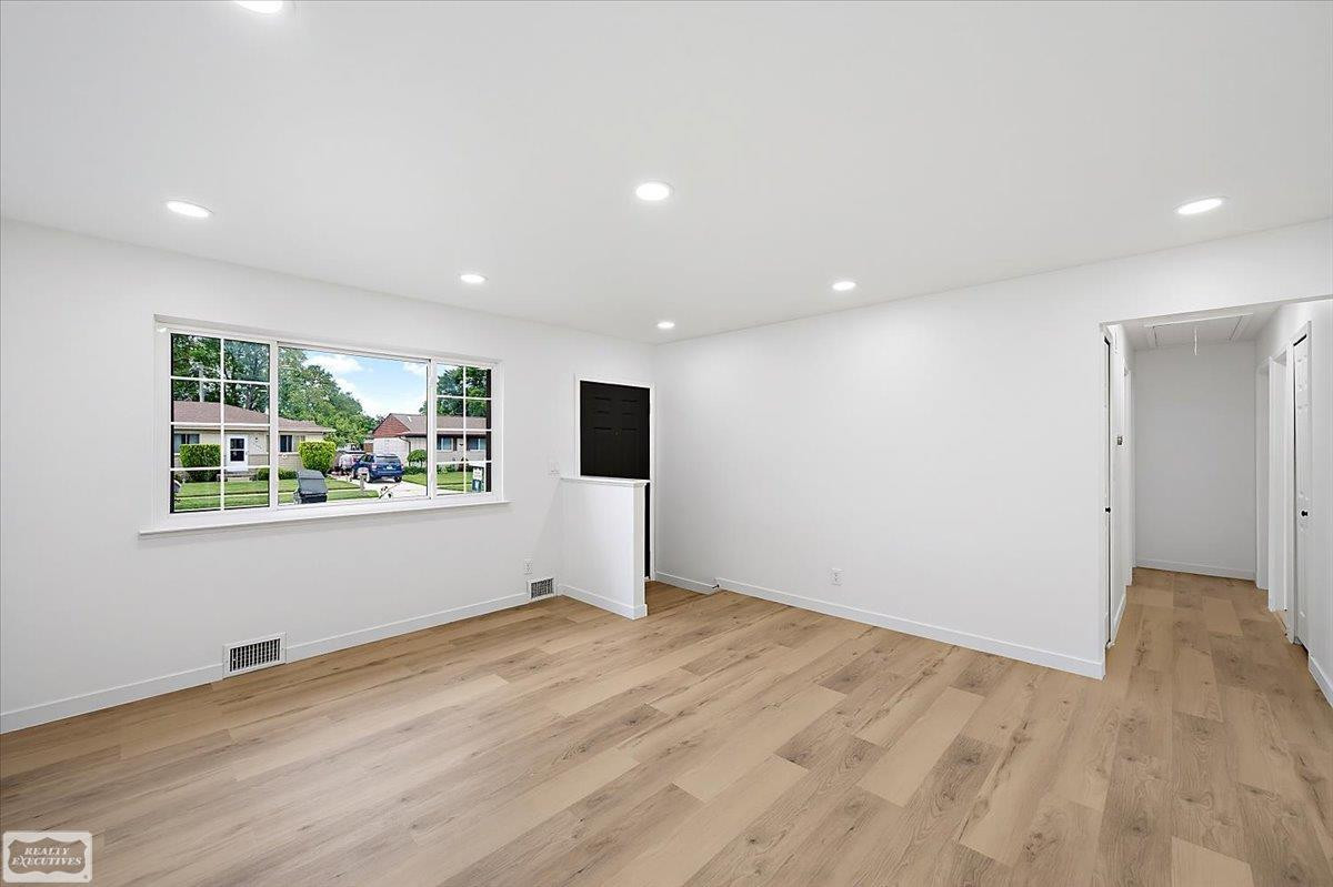 16209 Secretariat Street, Roseville, MI 48066 — Photo 14