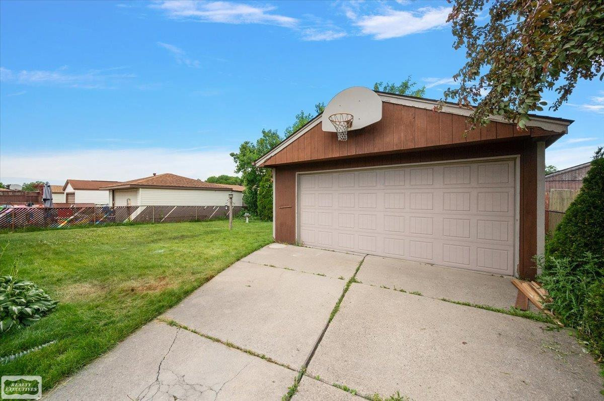 16209 Secretariat Street, Roseville, MI 48066 — Photo 35