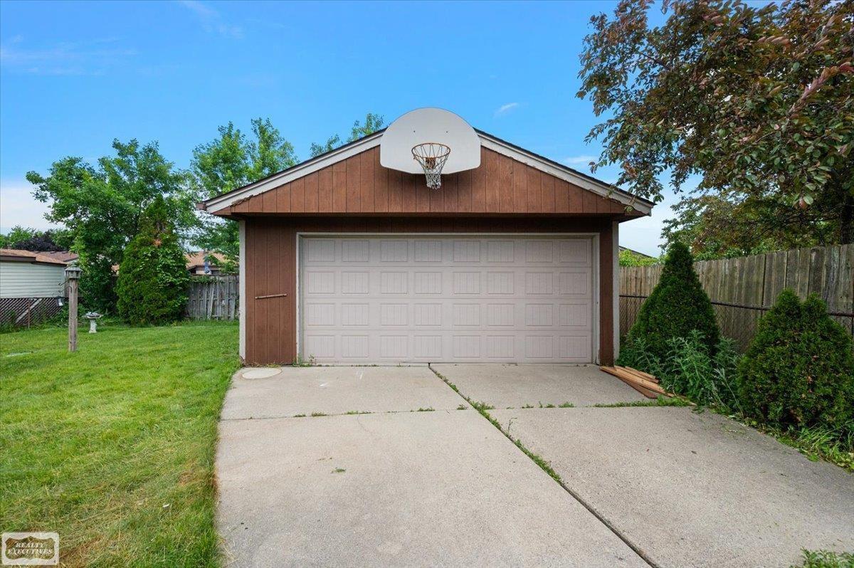 16209 Secretariat Street, Roseville, MI 48066 — Photo 36