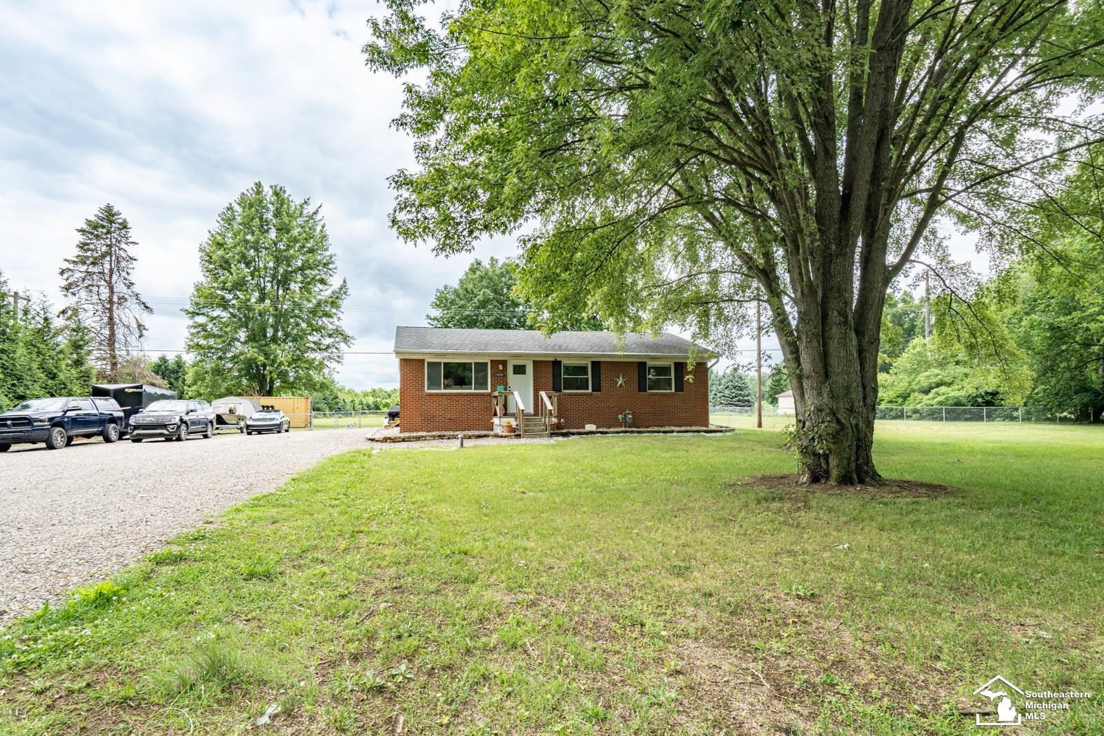 14454 Dixon Road, Dundee, MI 48131 — Photo 2