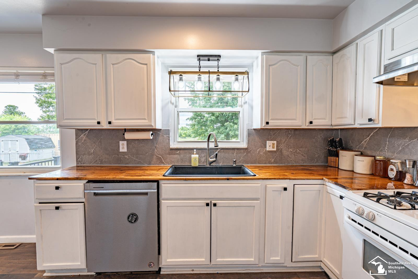 14454 Dixon Road, Dundee, MI 48131 — Photo 7