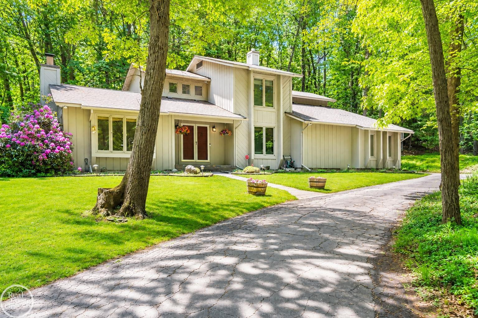 9065 Autumnglo Drive, Clarkston, MI 48348 — front exterior