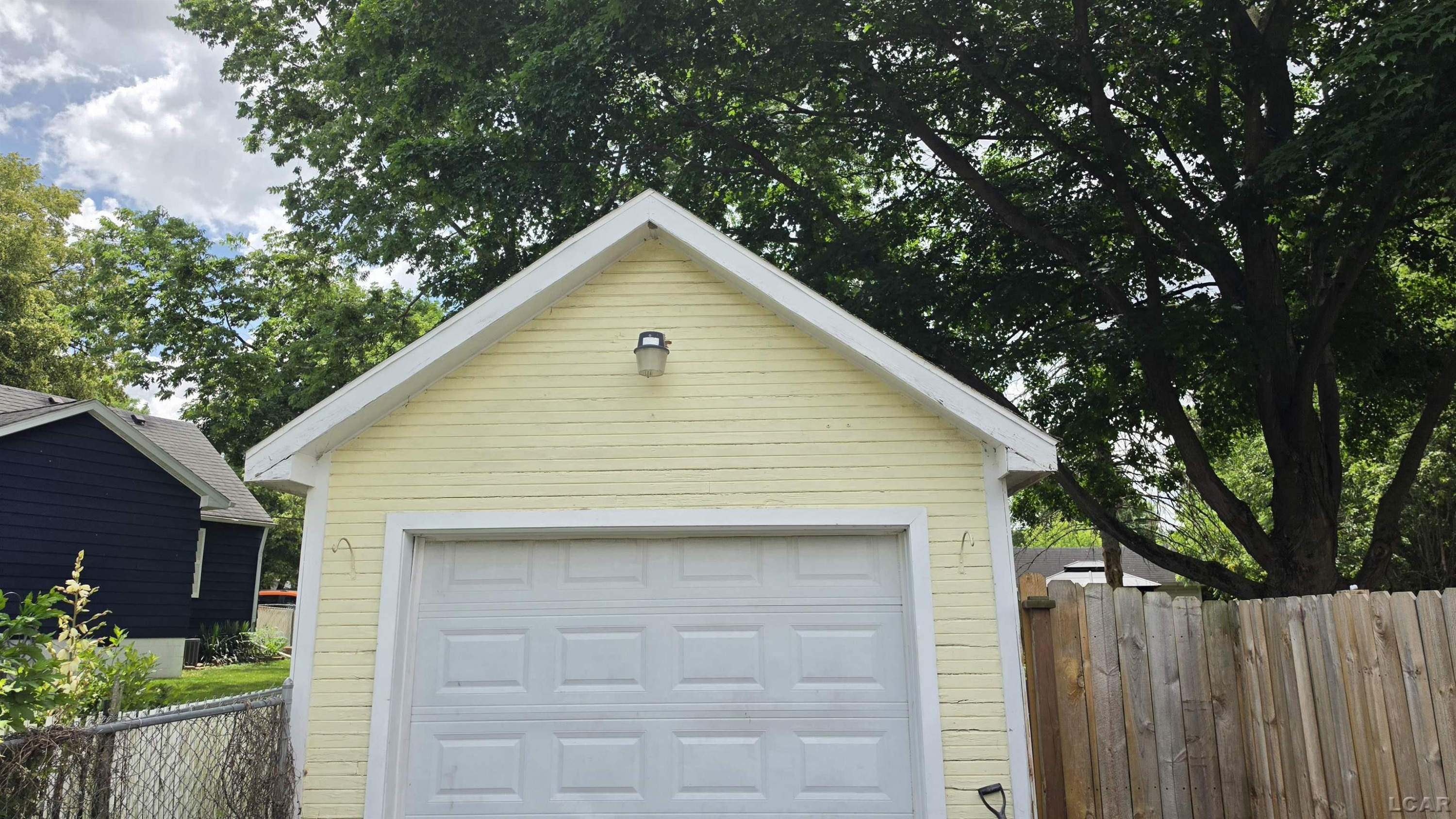 714 Mulberry Street, Adrian, MI 49221 — Photo 3