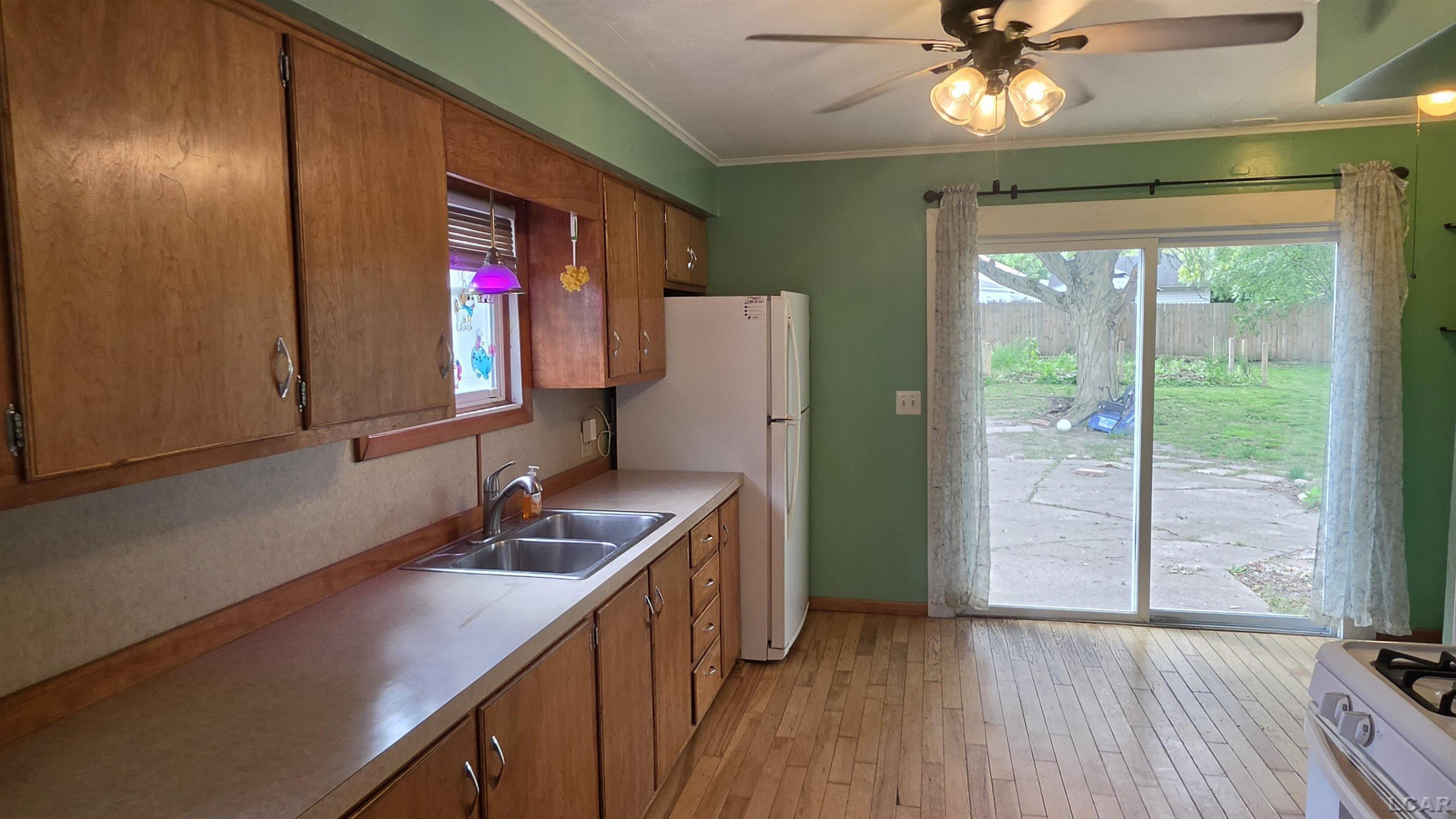 714 Mulberry Street, Adrian, MI 49221 — Photo 9