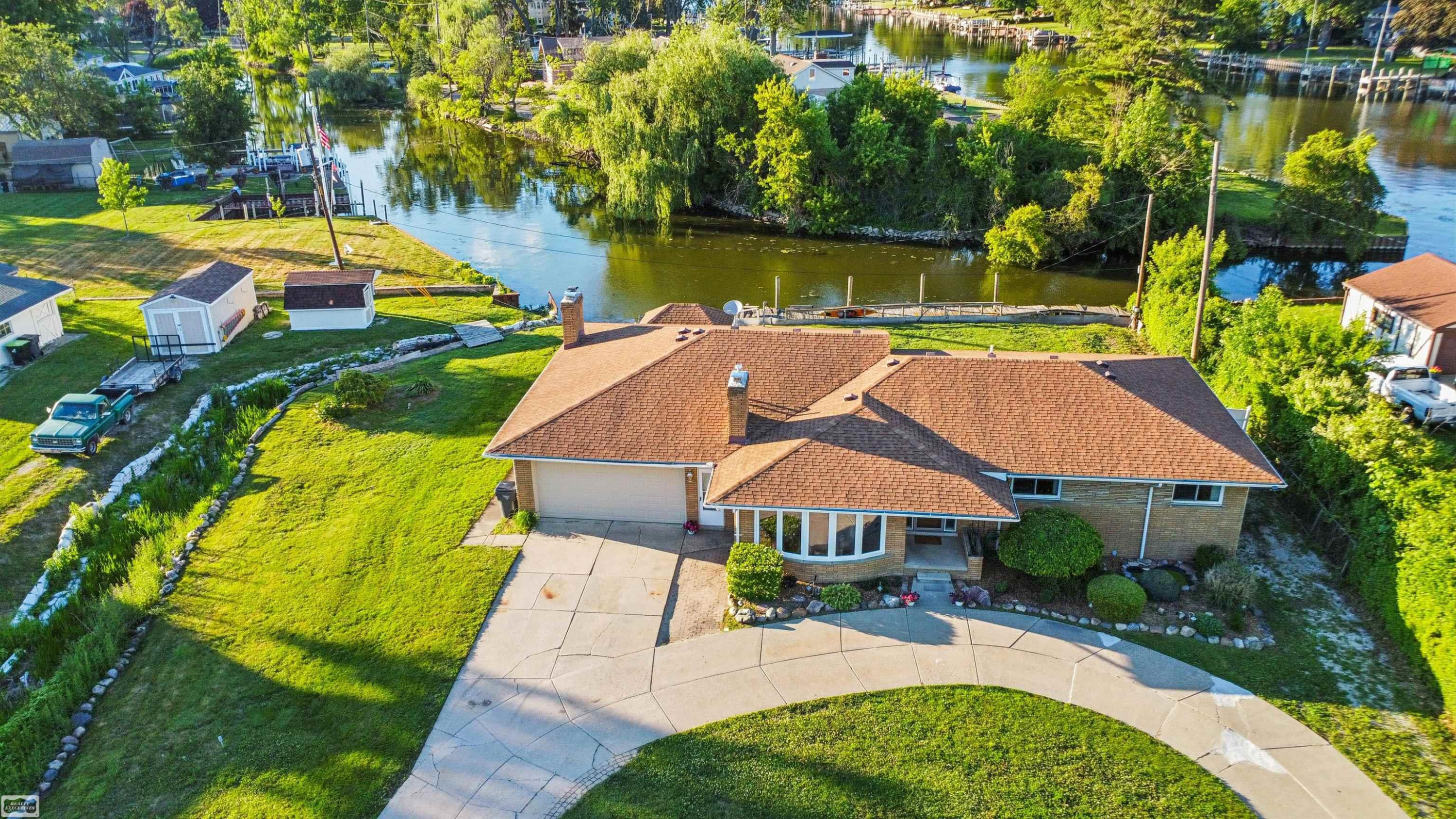 28697 South River Road, MI