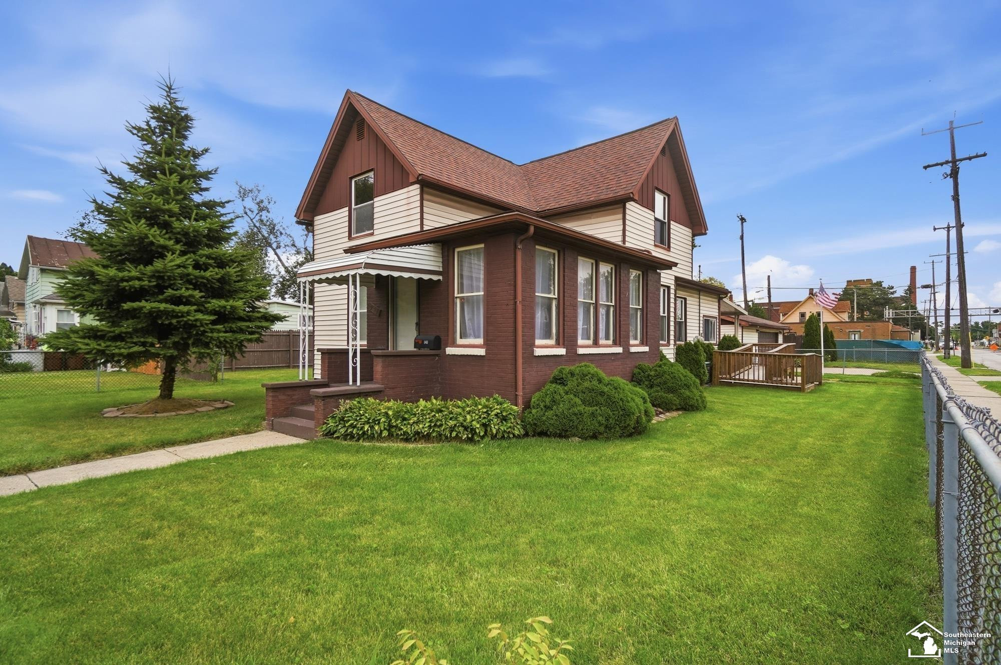 943 E 4th Street, Monroe, MI 48161 — front exterior