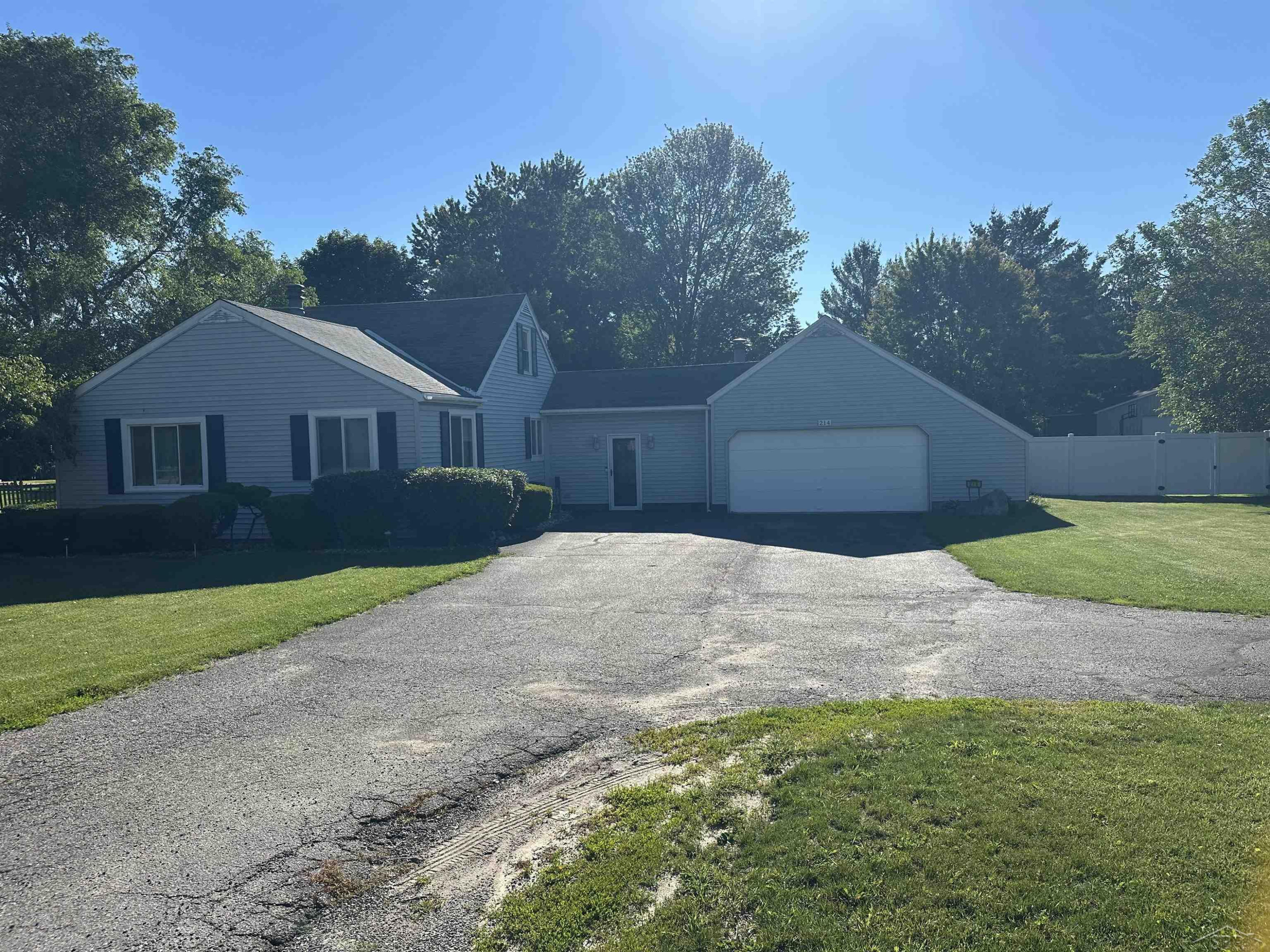 214 N Hemlock Road, Hemlock, MI 48626