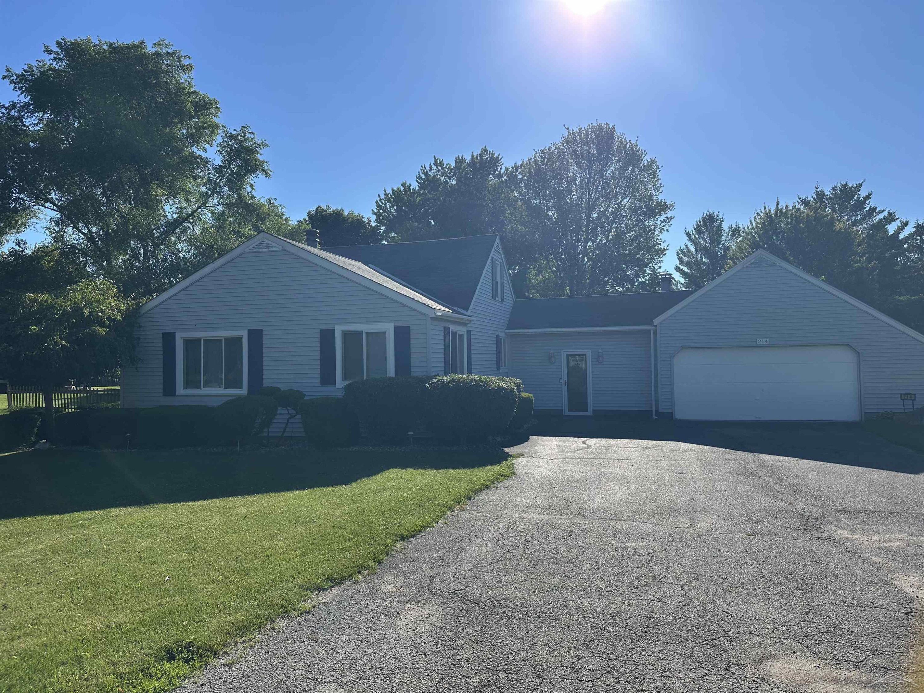 214 N Hemlock Road, Hemlock, MI 48626 — Photo 2