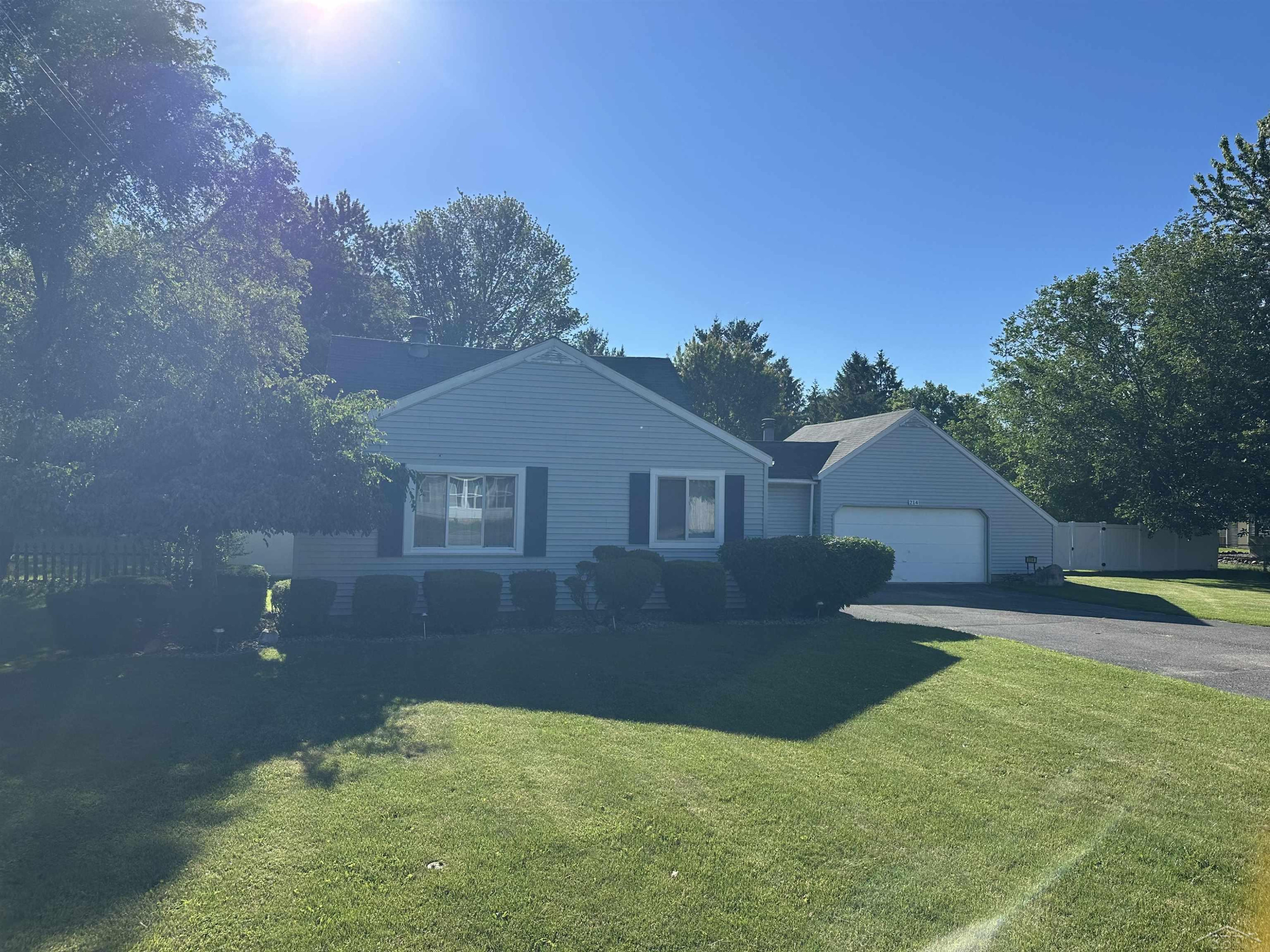 214 N Hemlock Road, Hemlock, MI 48626 — Photo 4
