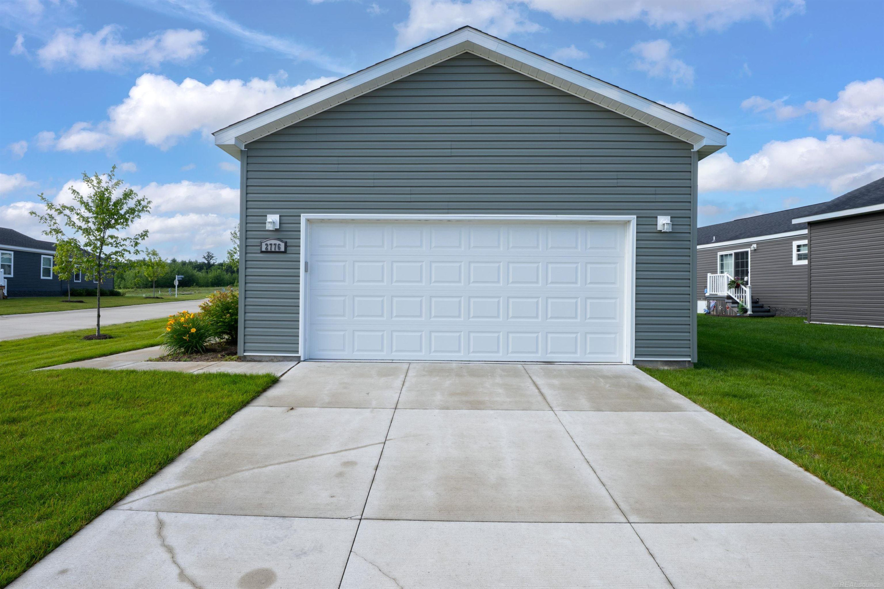 2776 Pinellas Court, Lapeer, MI 48446 — Photo 2