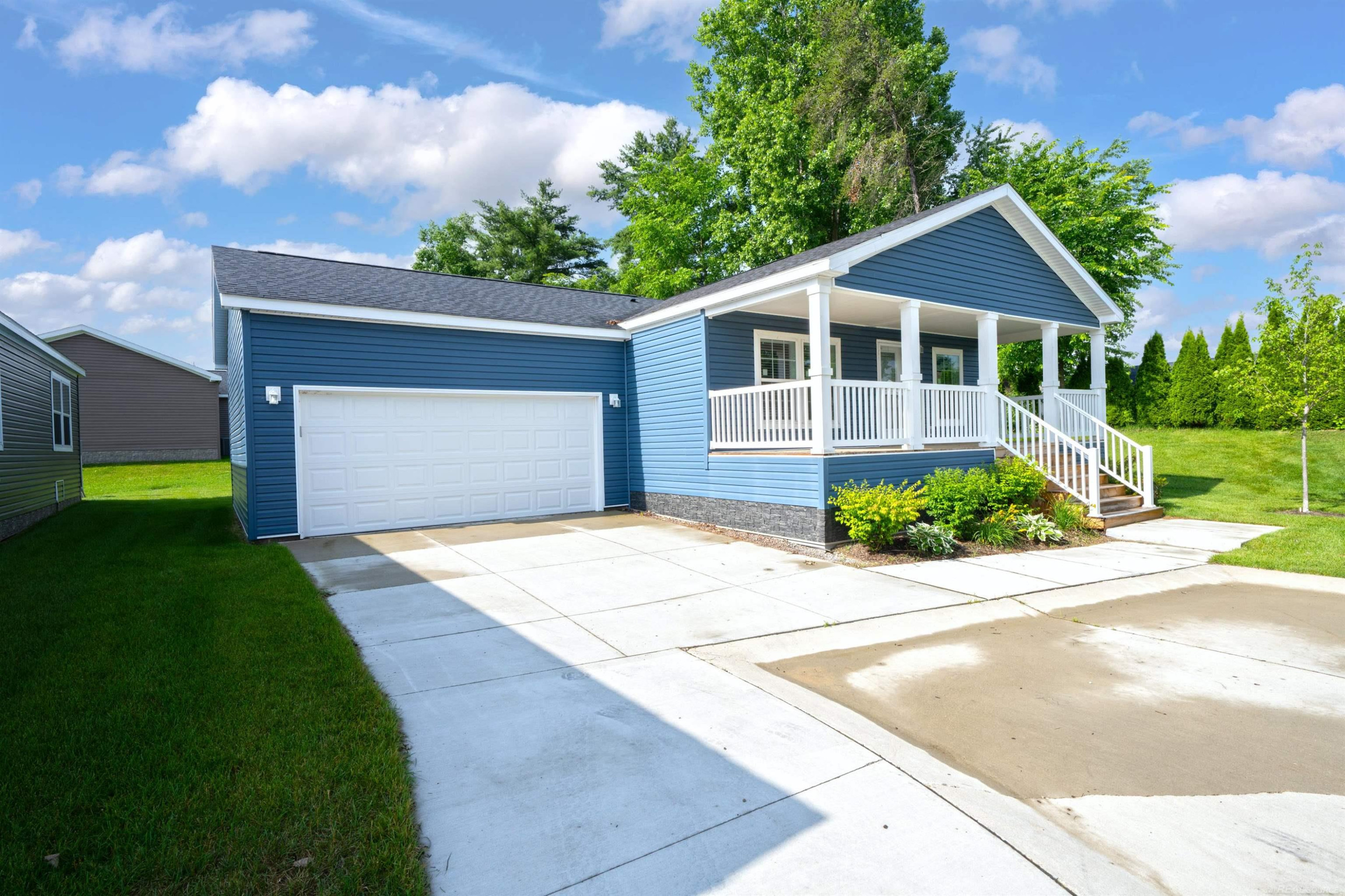 2756 Naples Court, Lapeer, MI 48446 — Photo 2