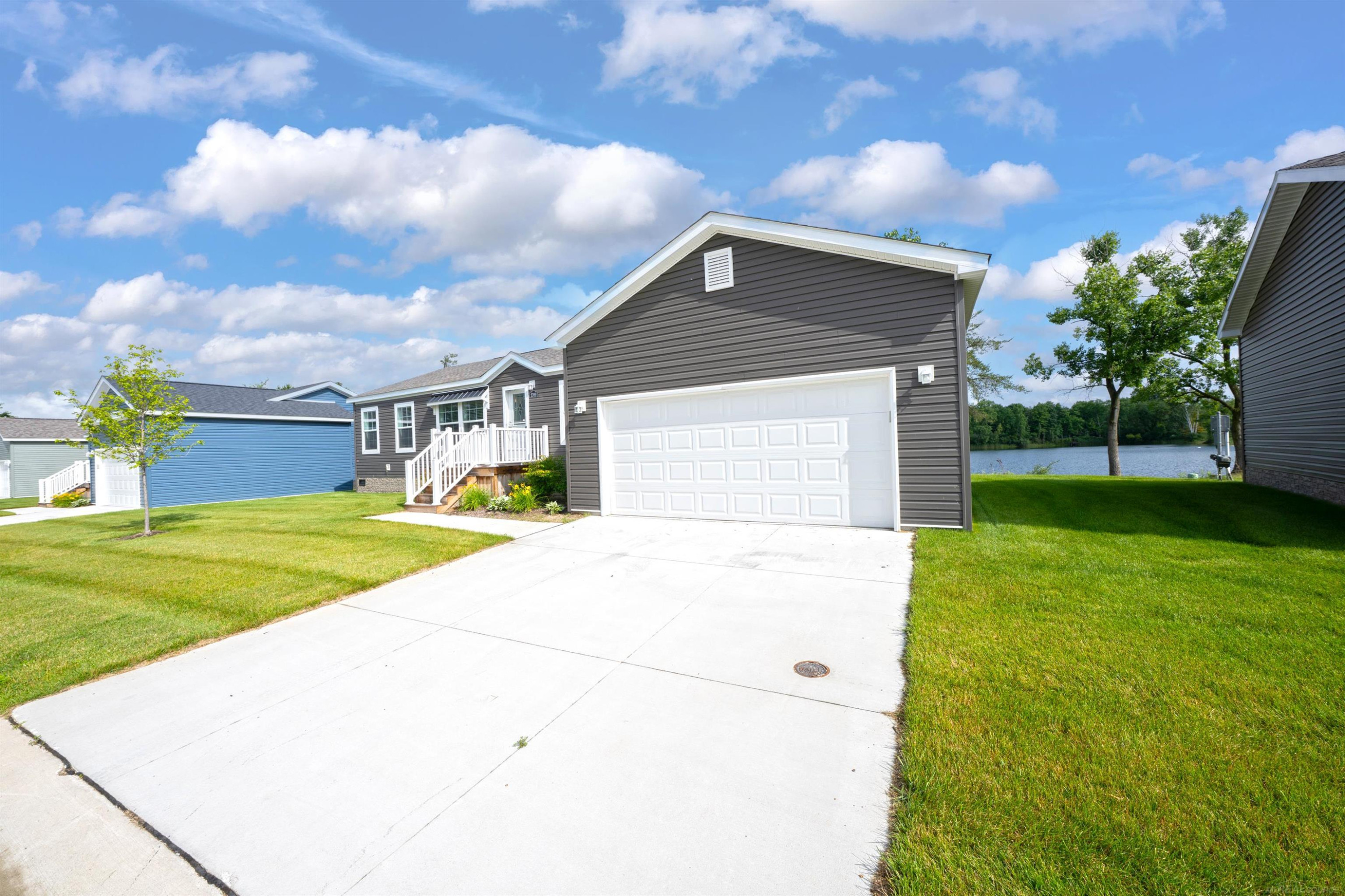 2769 Naples Court, Lapeer, MI 48446 — Photo 2