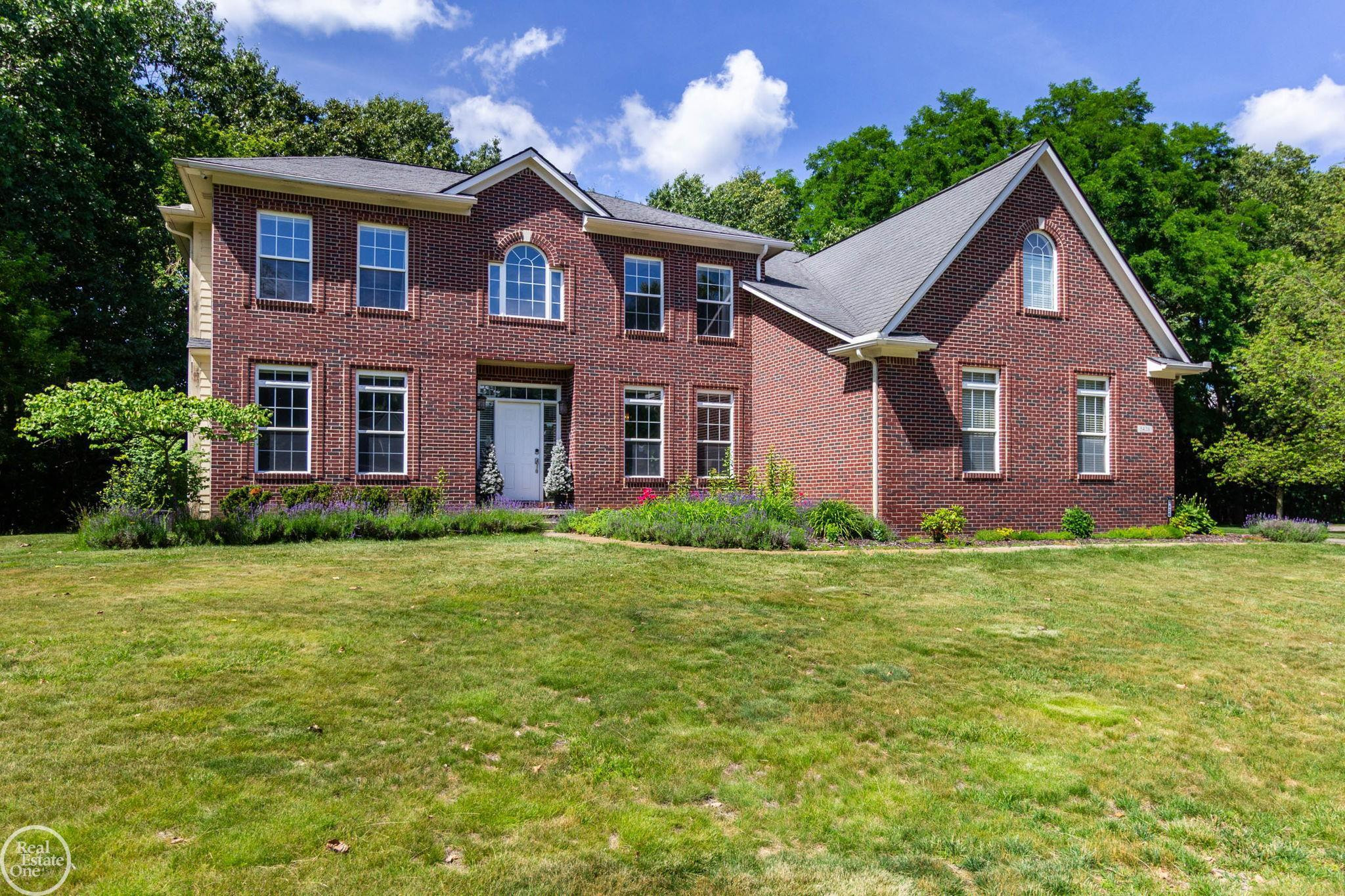 5426 Murray Court, Waterford, MI 48327 — Photo 2