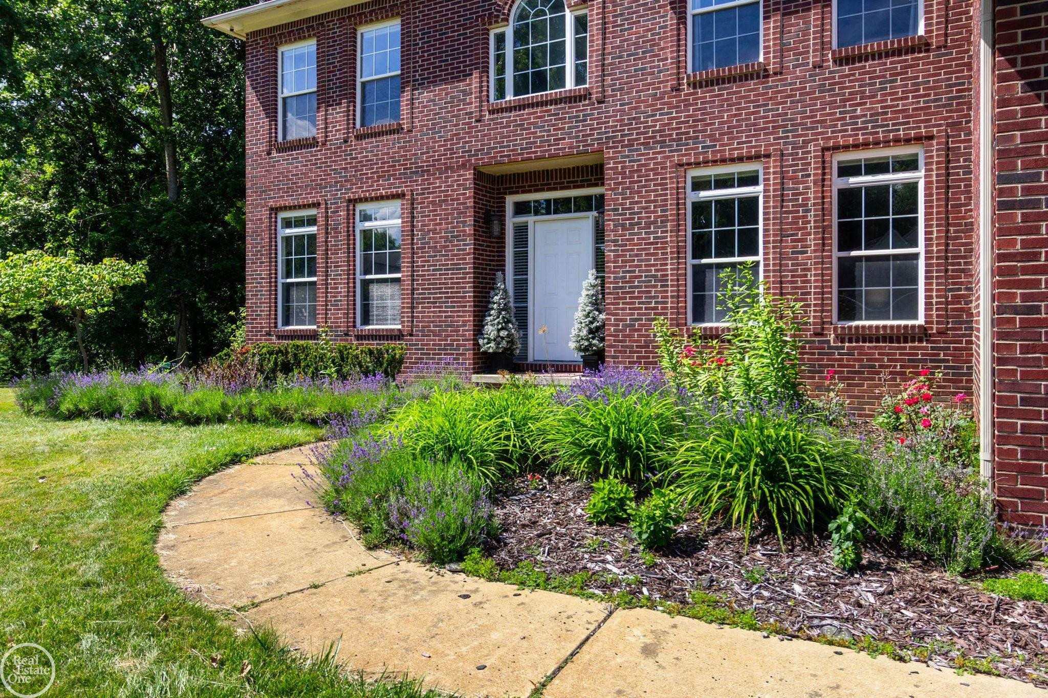 5426 Murray Court, Waterford, MI 48327 — Photo 3
