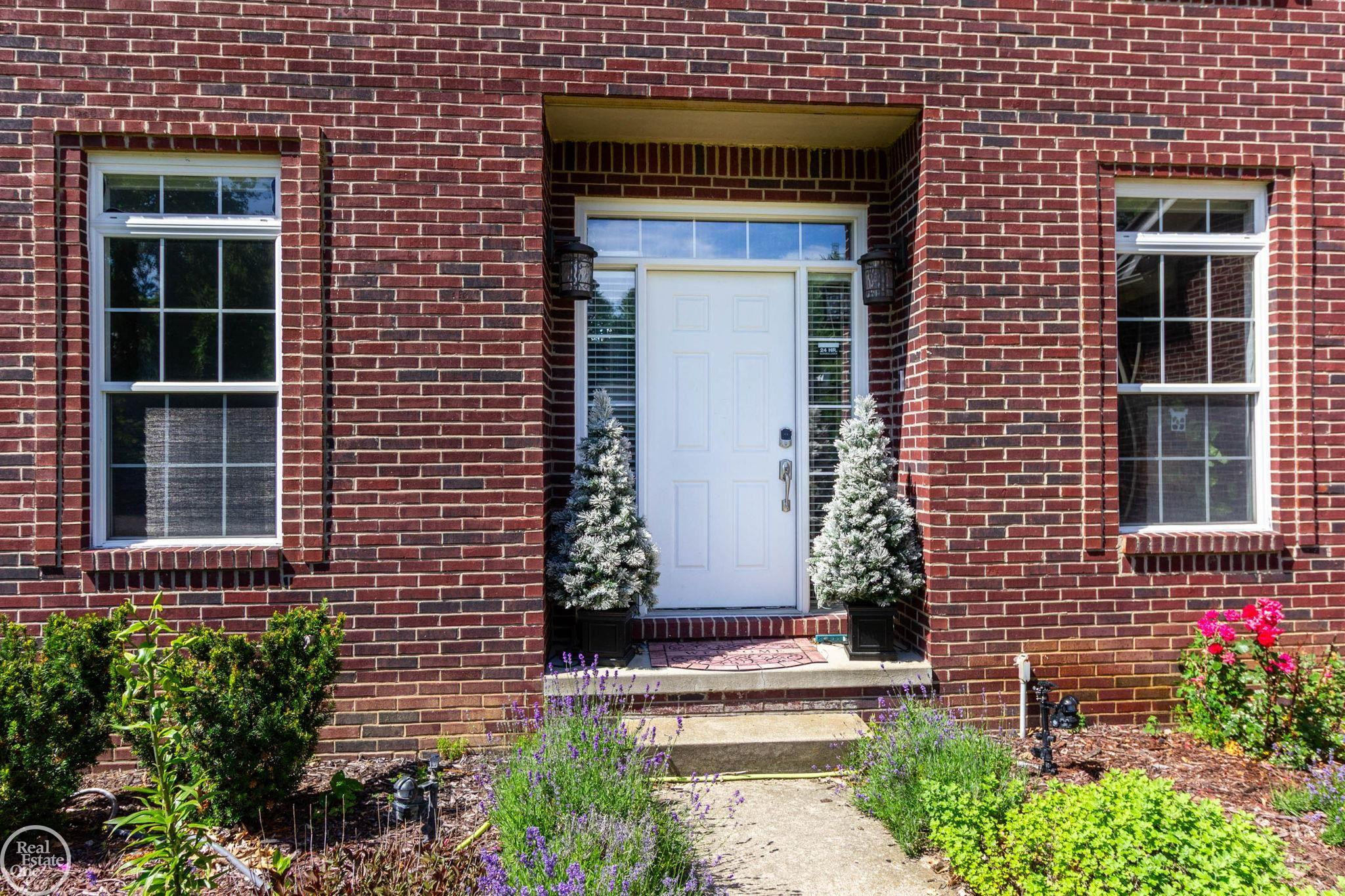 5426 Murray Court, Waterford, MI 48327 — Photo 4