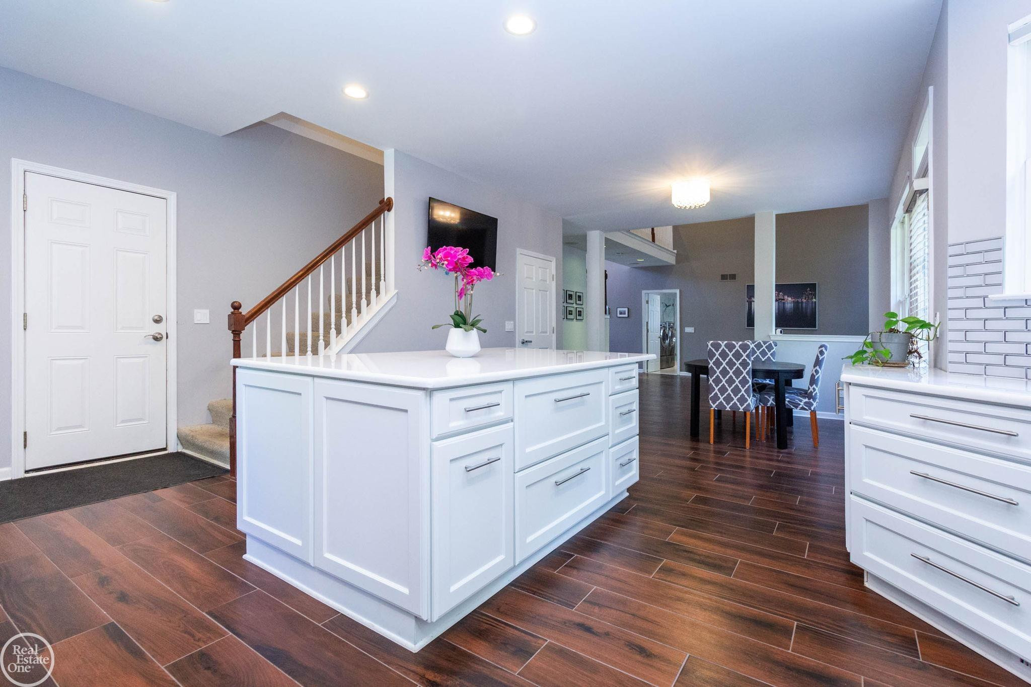 5426 Murray Court, Waterford, MI 48327 — Photo 10