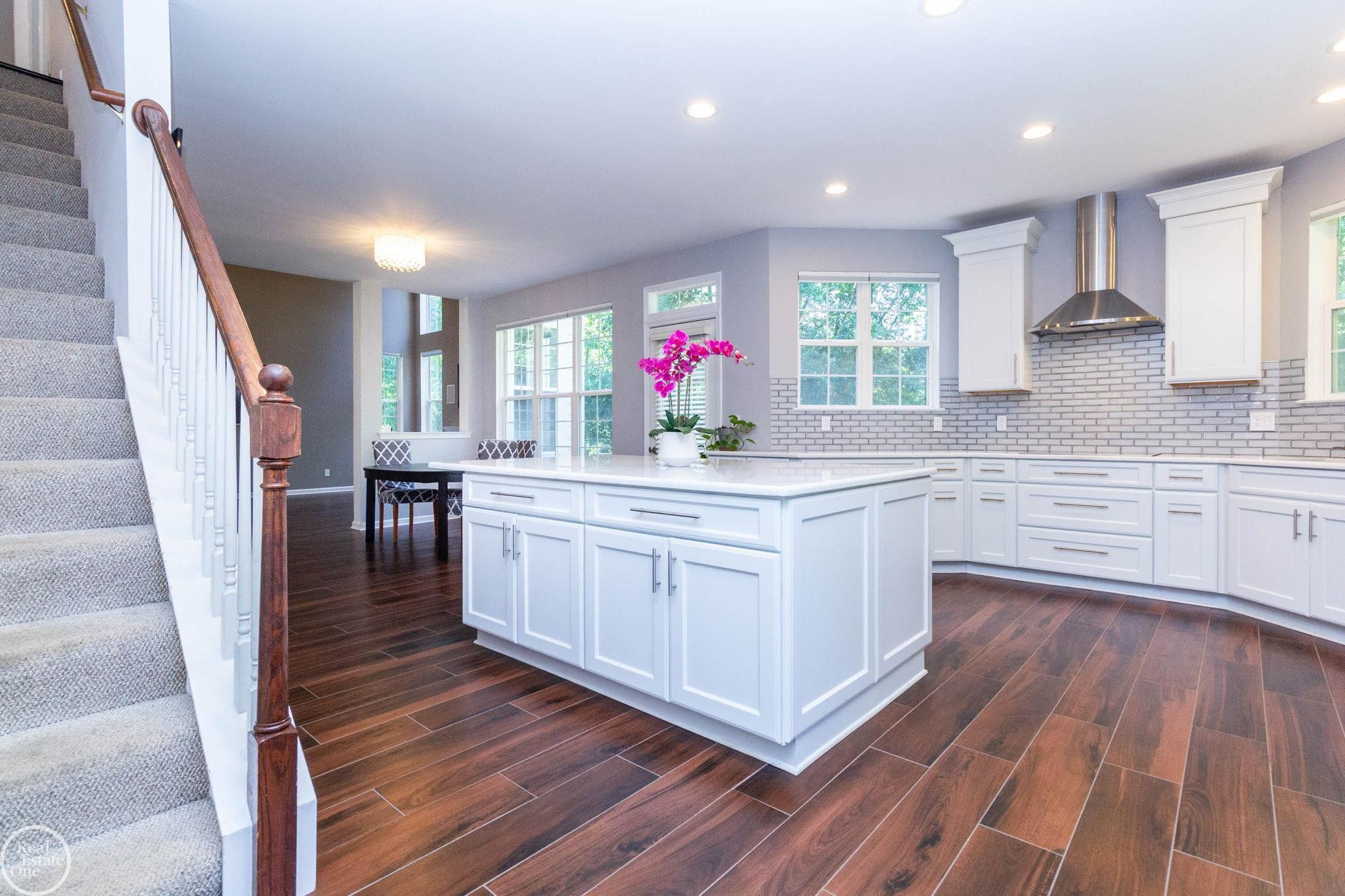 5426 Murray Court, Waterford, MI 48327 — Photo 12