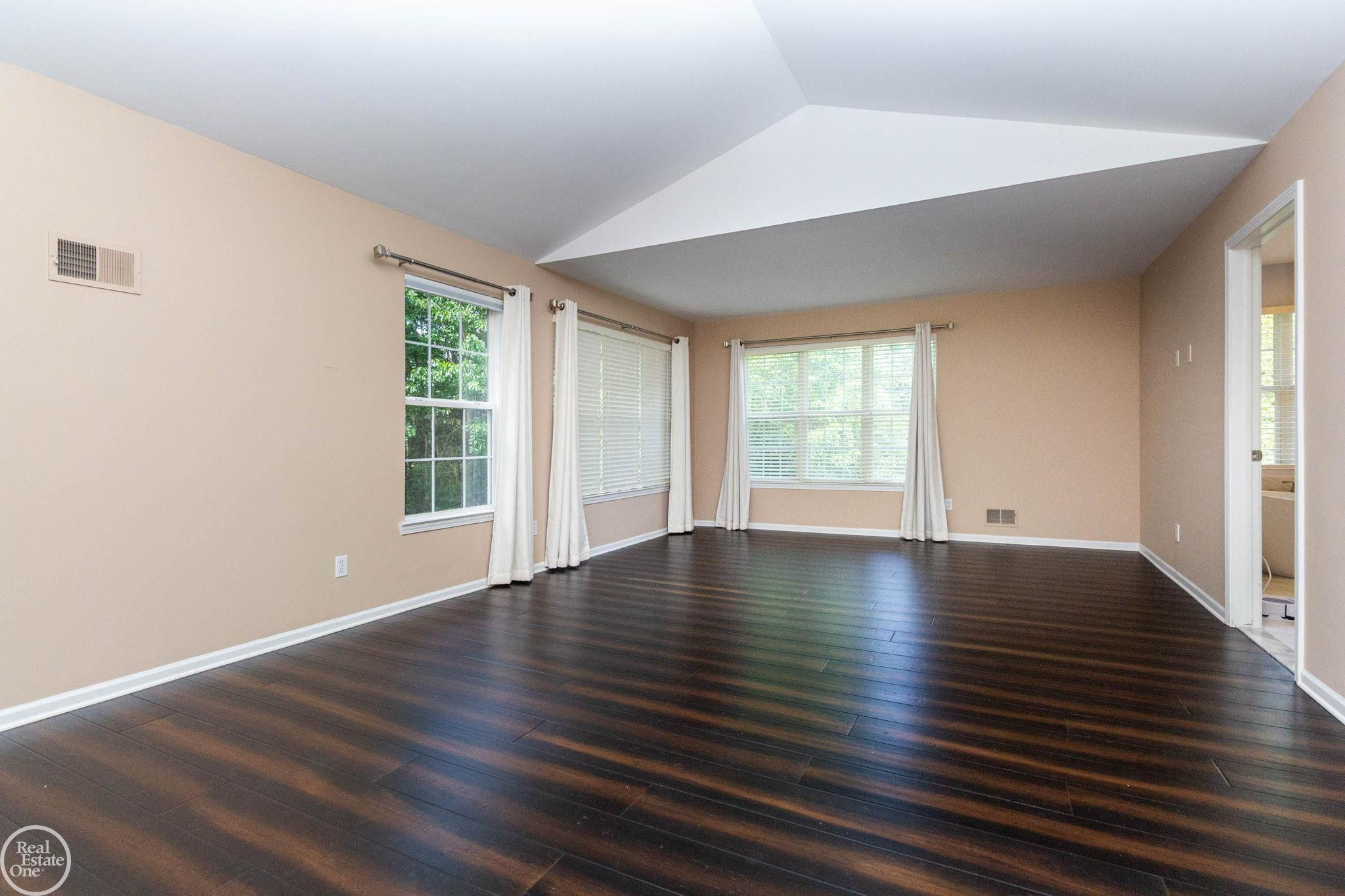 5426 Murray Court, Waterford, MI 48327 — Photo 24