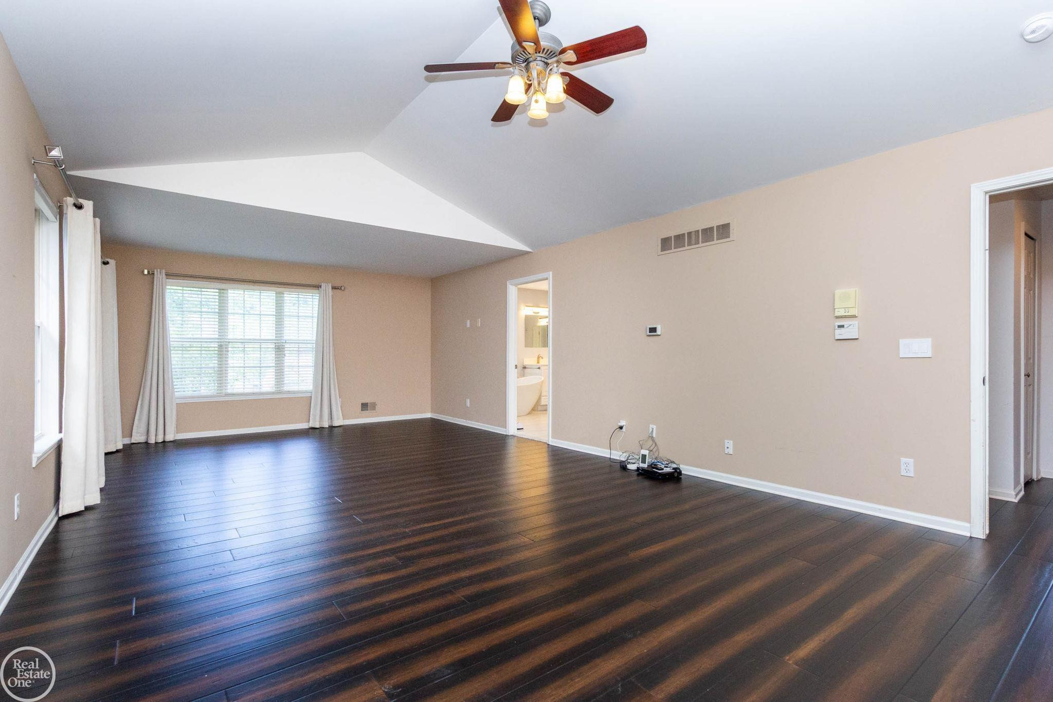 5426 Murray Court, Waterford, MI 48327 — Photo 25