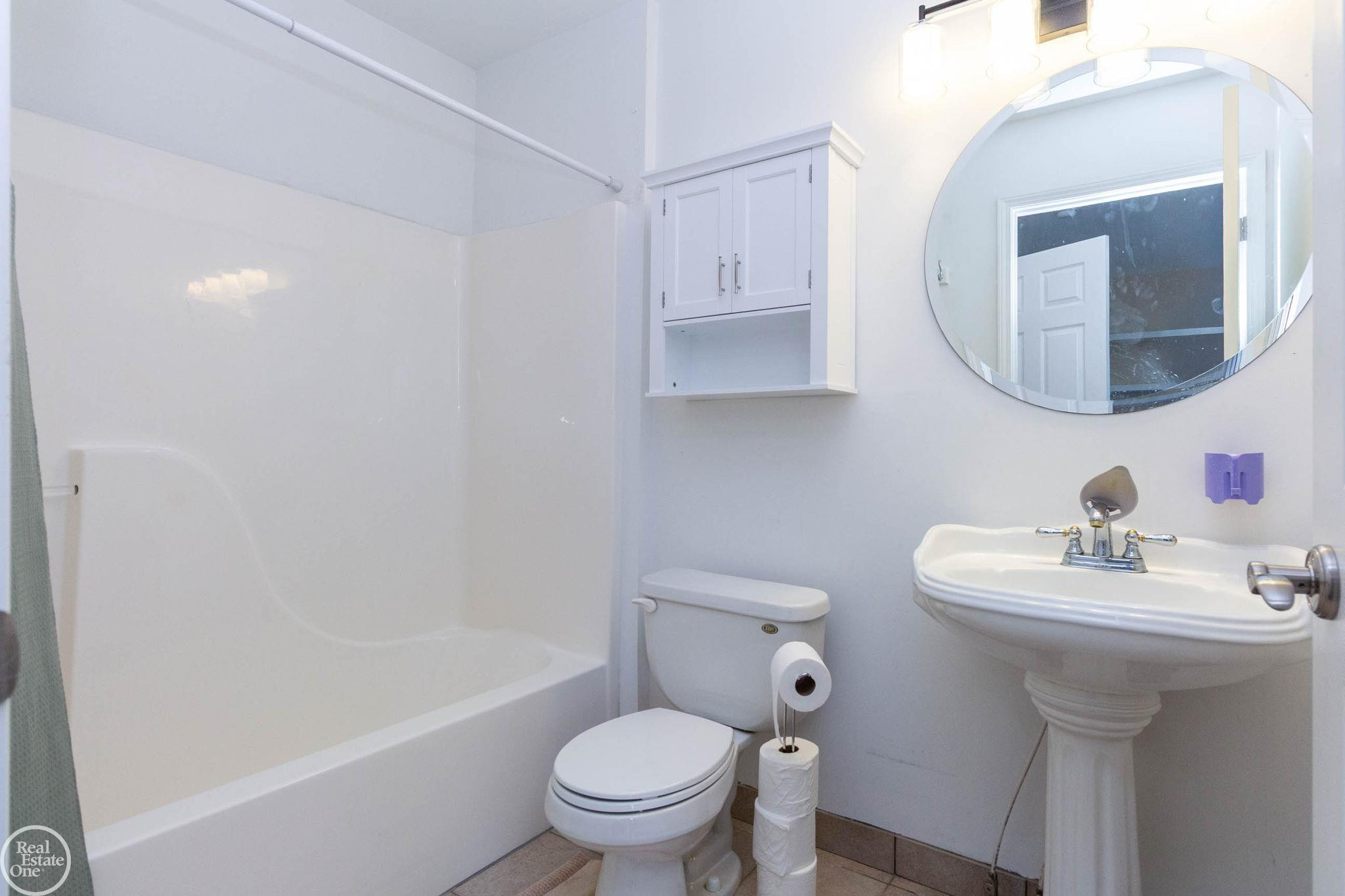 5426 Murray Court, Waterford, MI 48327 — Photo 39