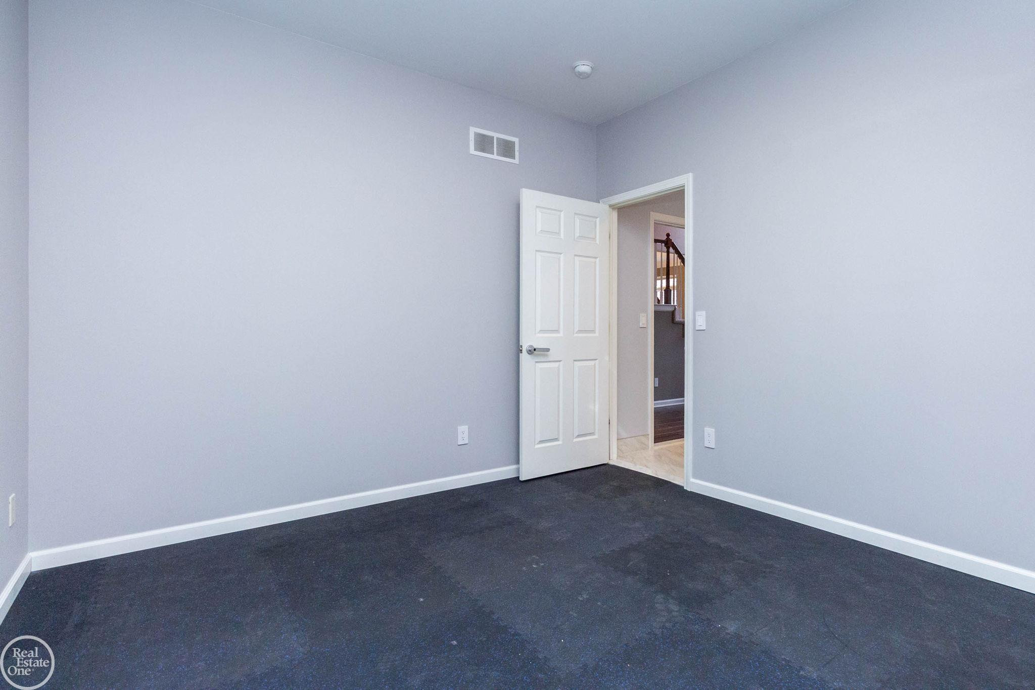 5426 Murray Court, Waterford, MI 48327 — Photo 57