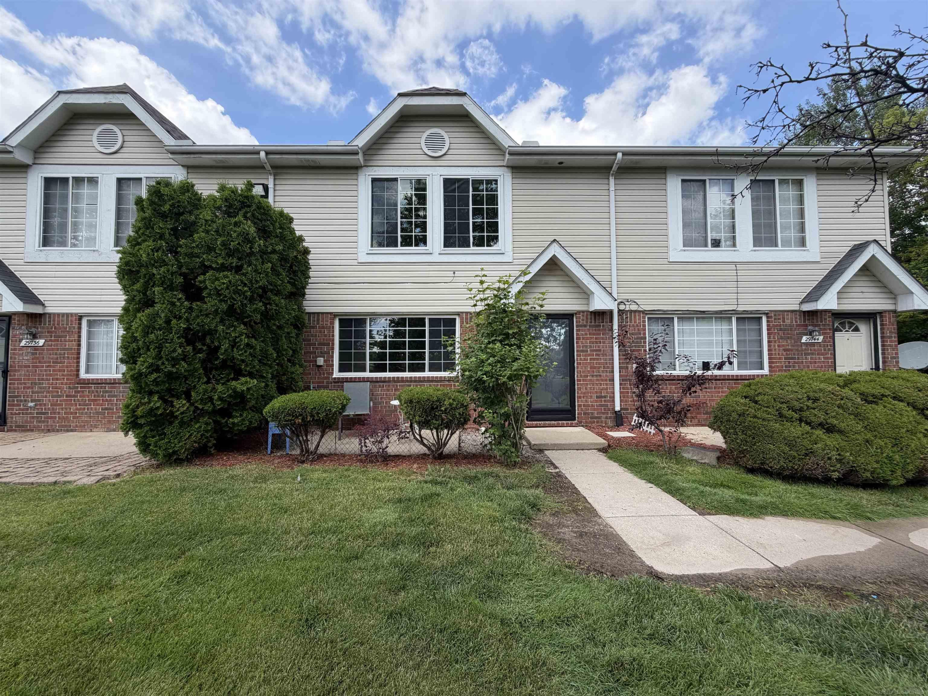 29740 Amy Lane, MI 48047