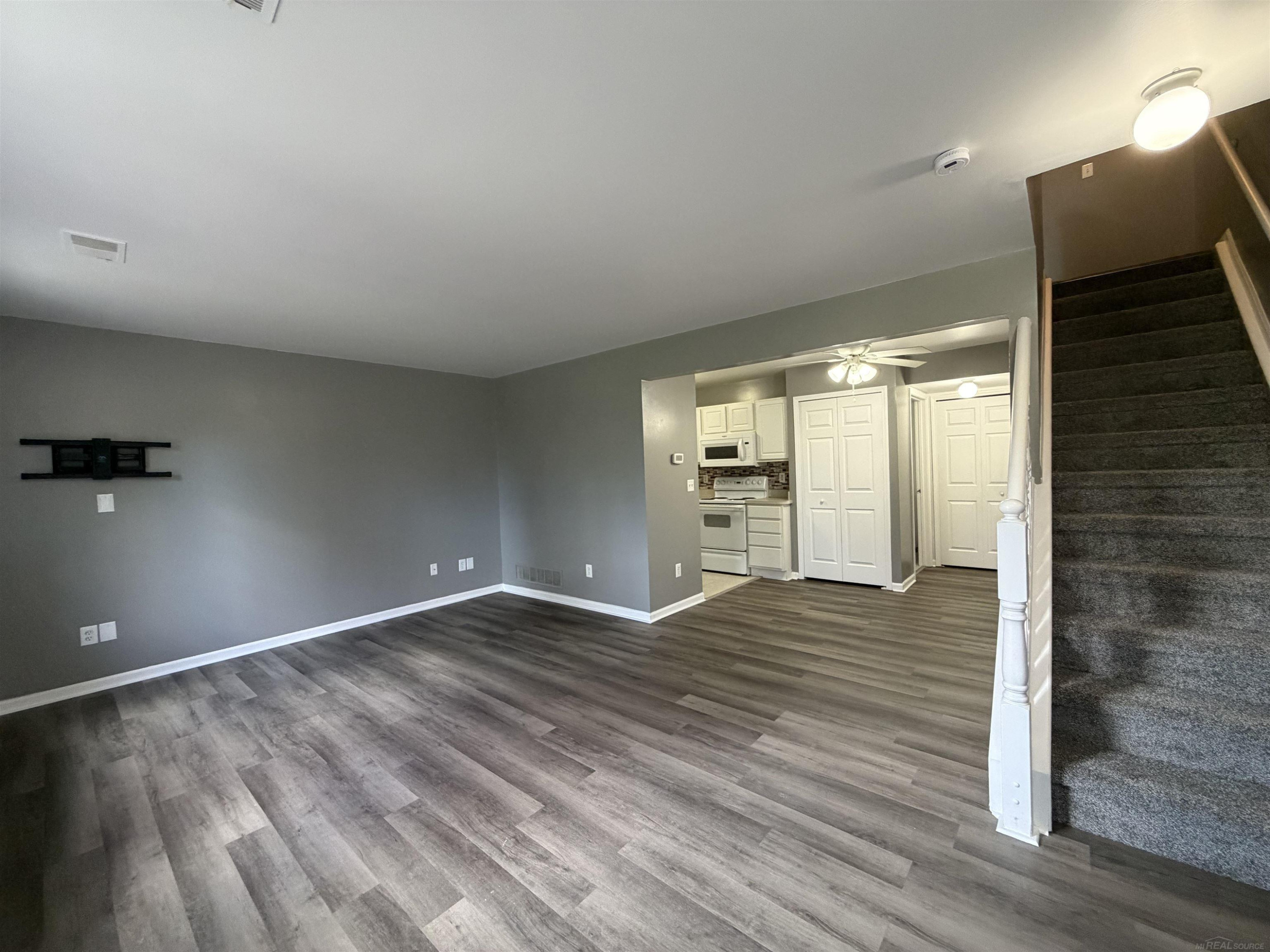 29740 Amy Lane, MI 48047 — Photo 3