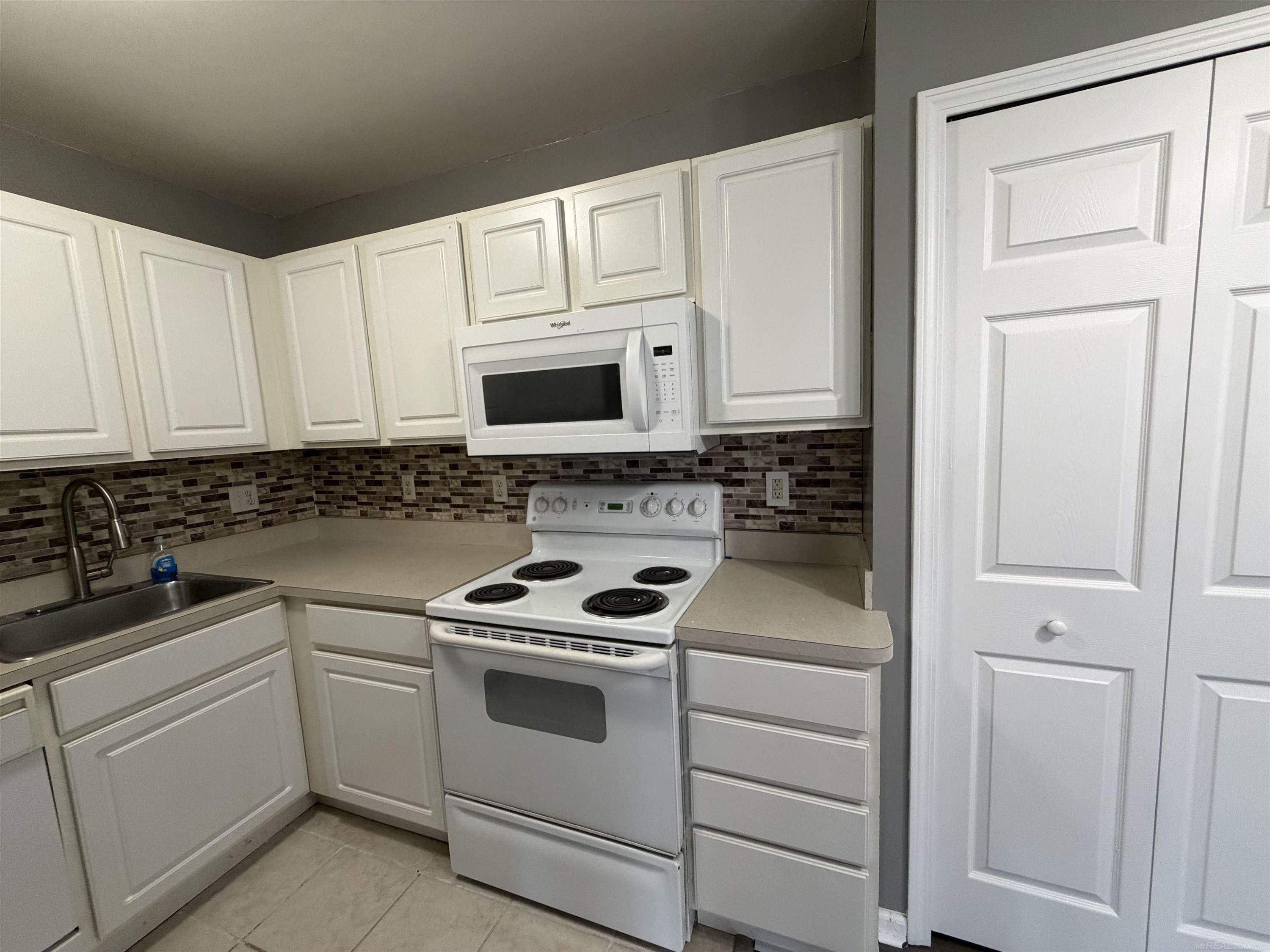 29740 Amy Lane, MI 48047 — Photo 10