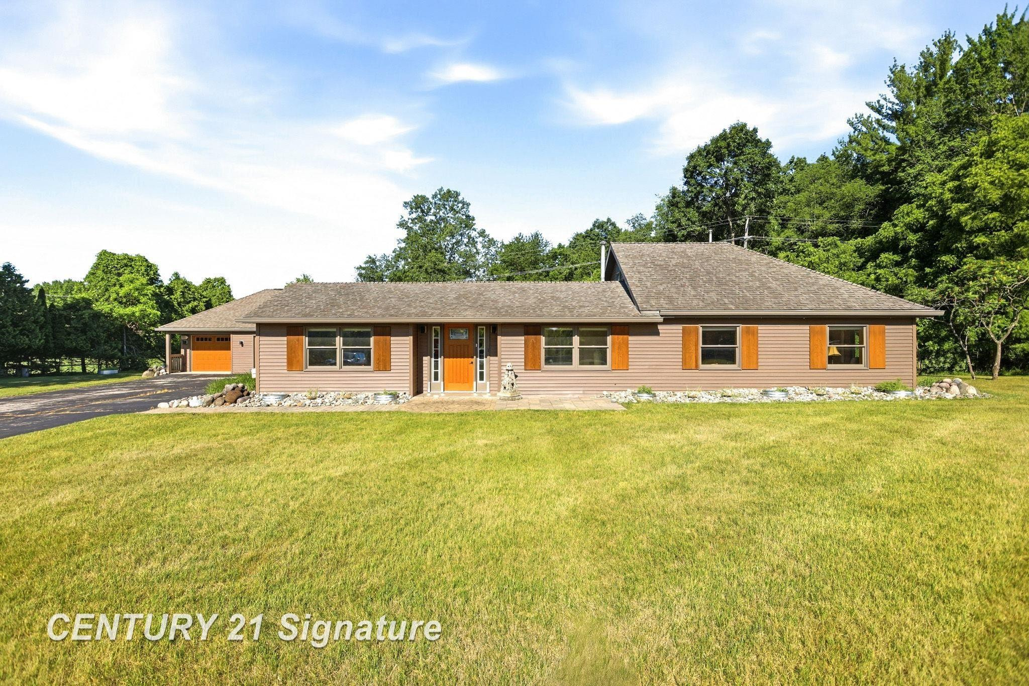 4065 N River Road, Freeland, MI 48623 — Photo 2