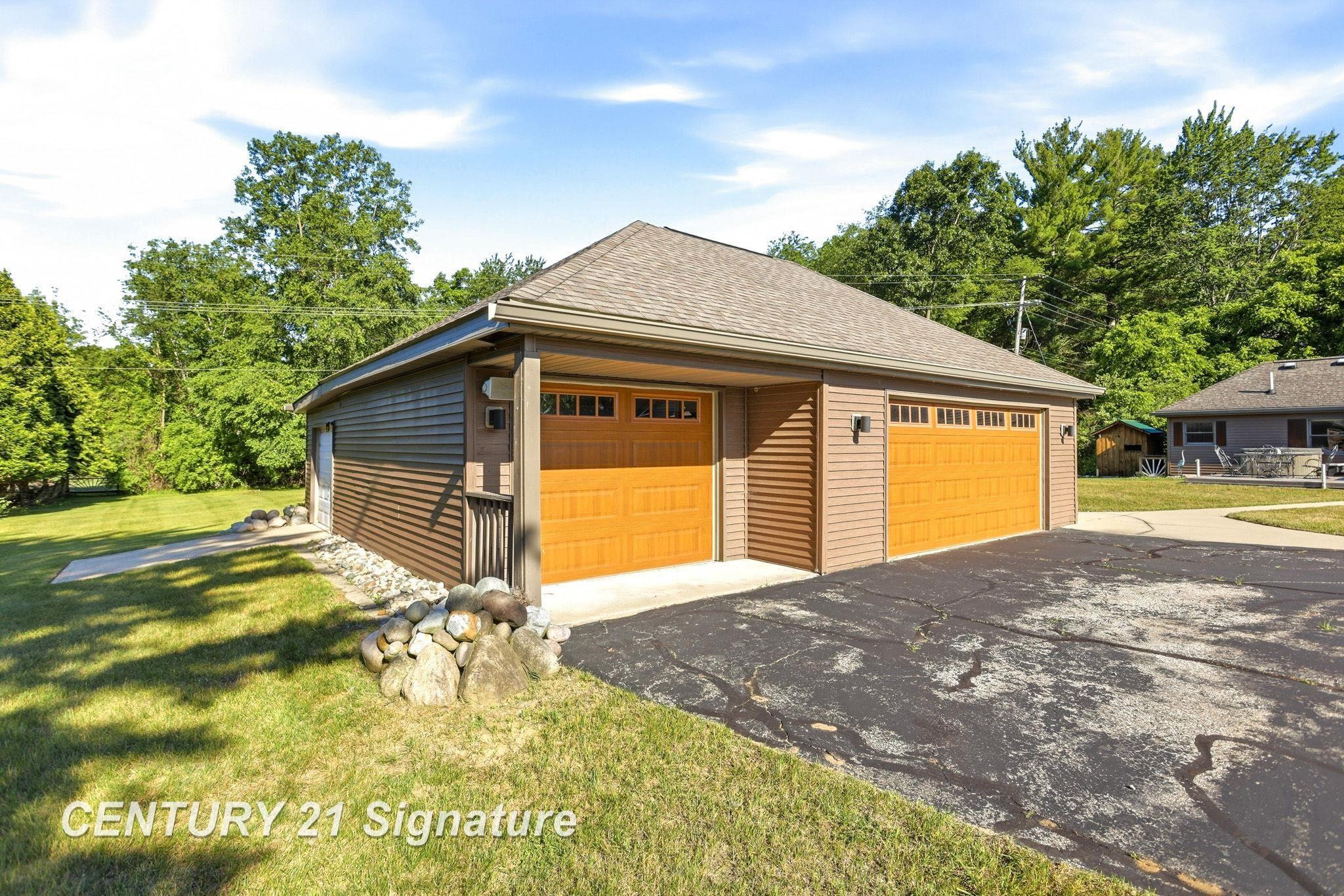 4065 N River Road, Freeland, MI 48623 — Photo 32
