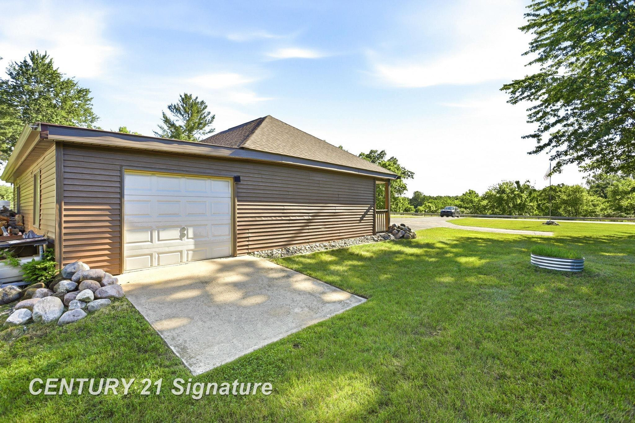 4065 N River Road, Freeland, MI 48623 — Photo 33