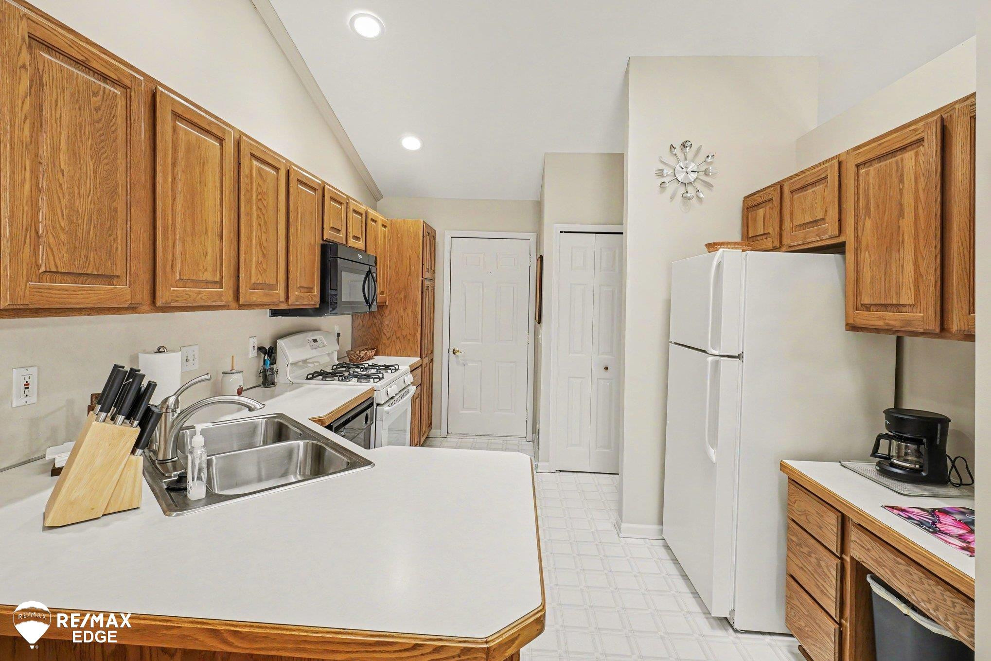 9606 Creek View Court, 107, Davison, MI 48423 — Photo 6